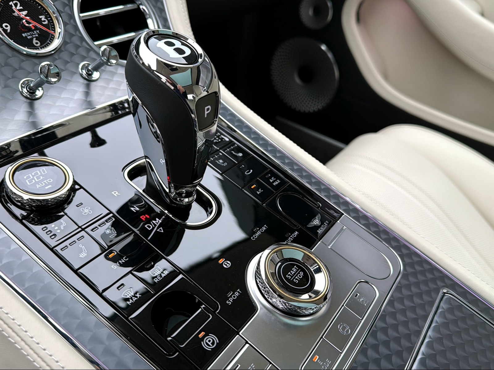 BENTLEY Continental GT V8 Hybrid-image-13