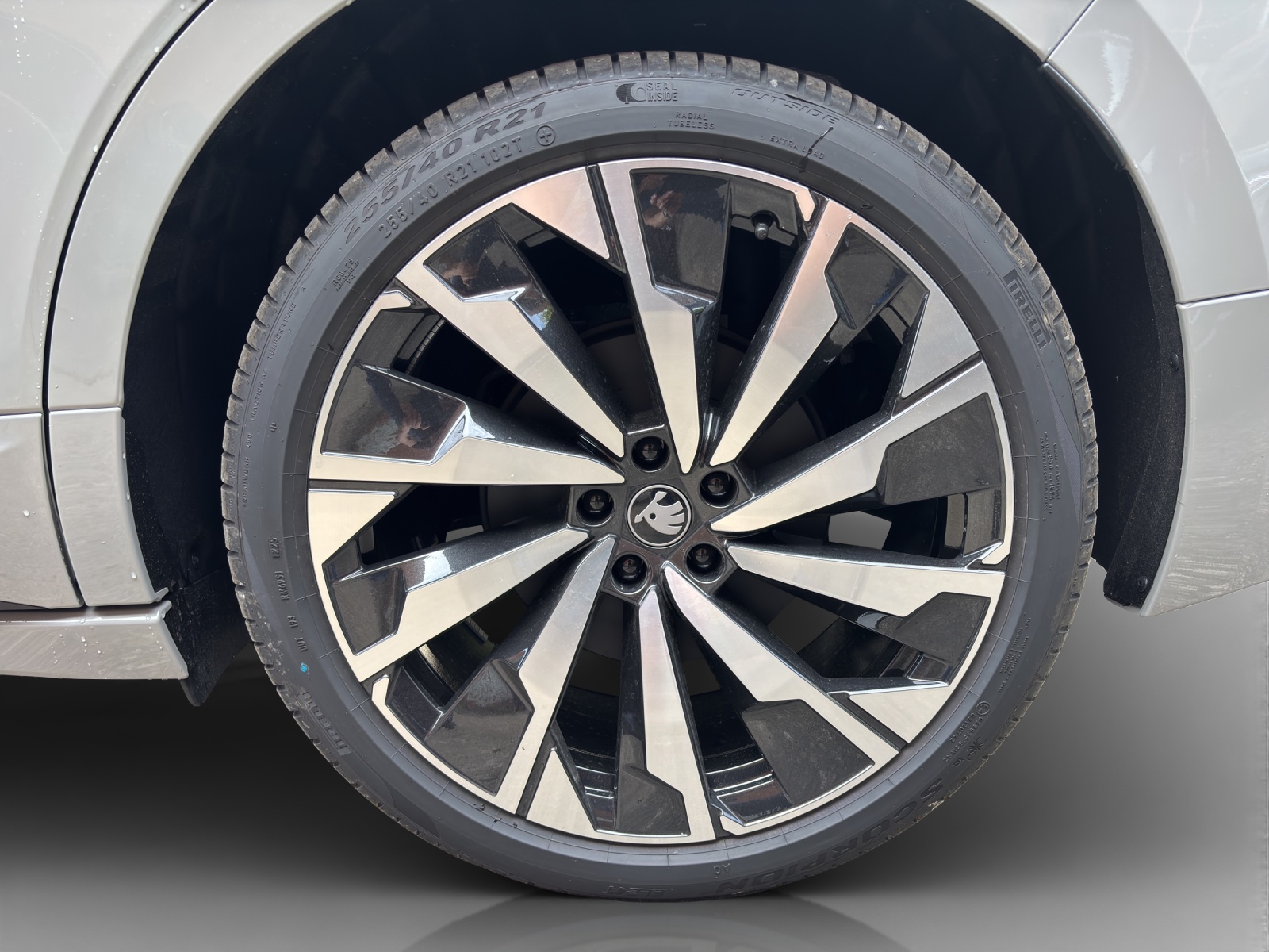 SKODA Enyaq 85x Sportline 4x4-image-14