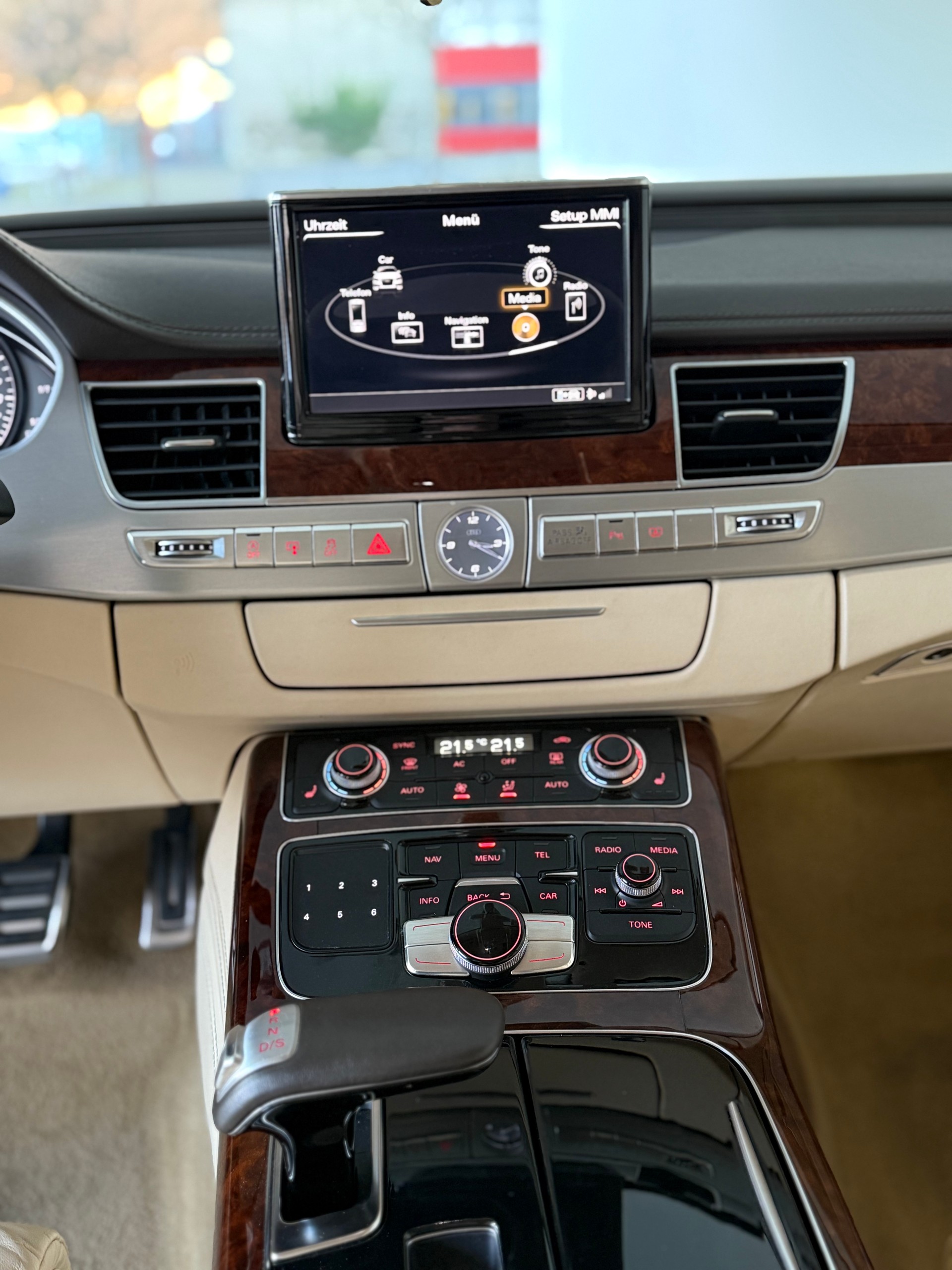 AUDI S8 4.0 TFSI V8 quattro tiptronic-image-11