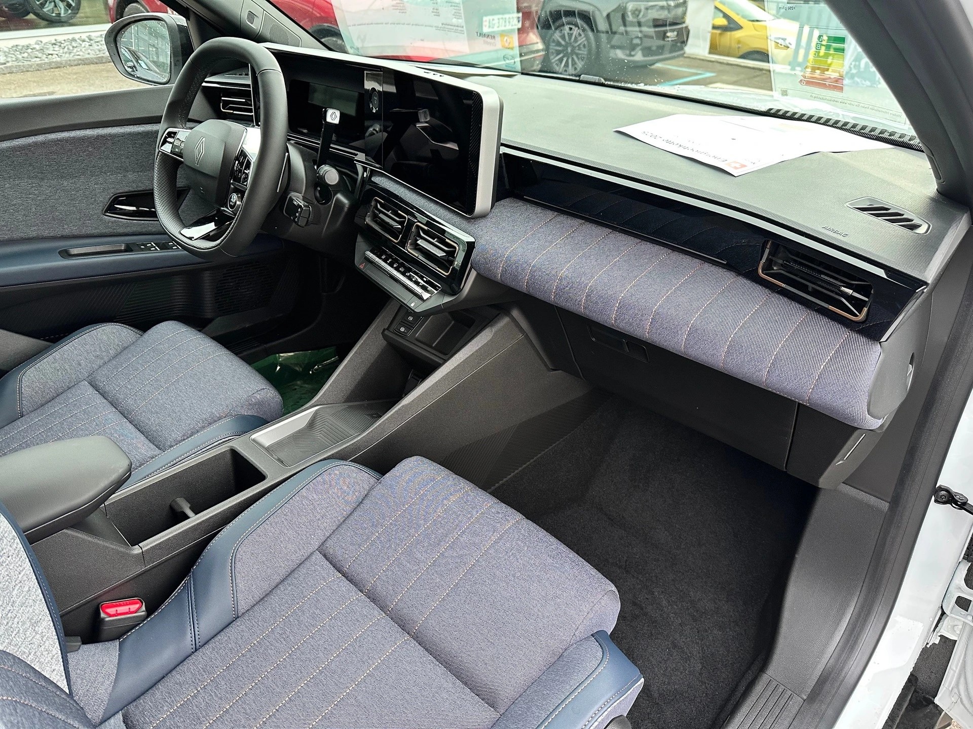 RENAULT R4 E-Tech Comfort Range 52 kWh Techno-image-5