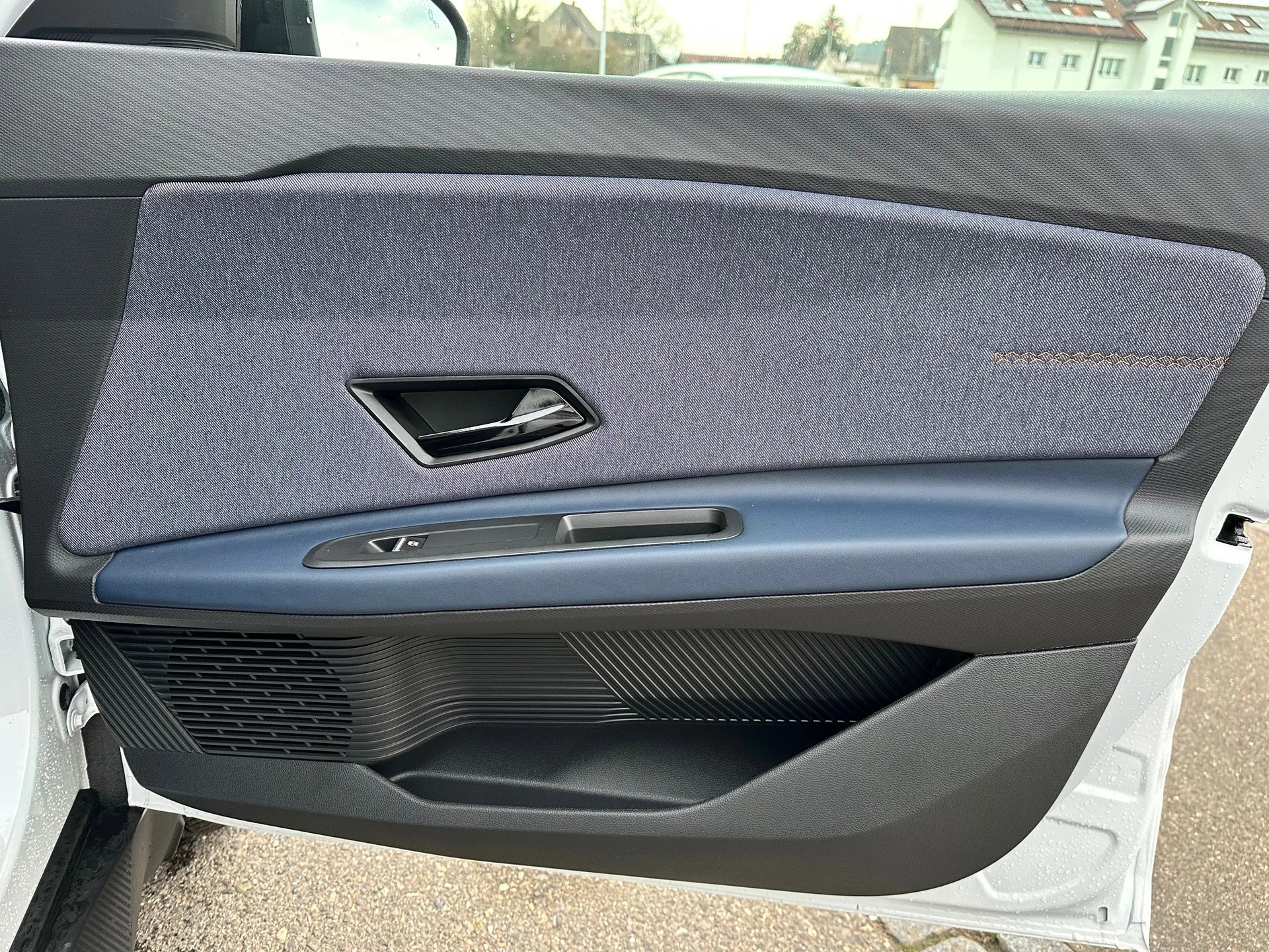 RENAULT R4 E-Tech Comfort Range 52 kWh Techno-image-8