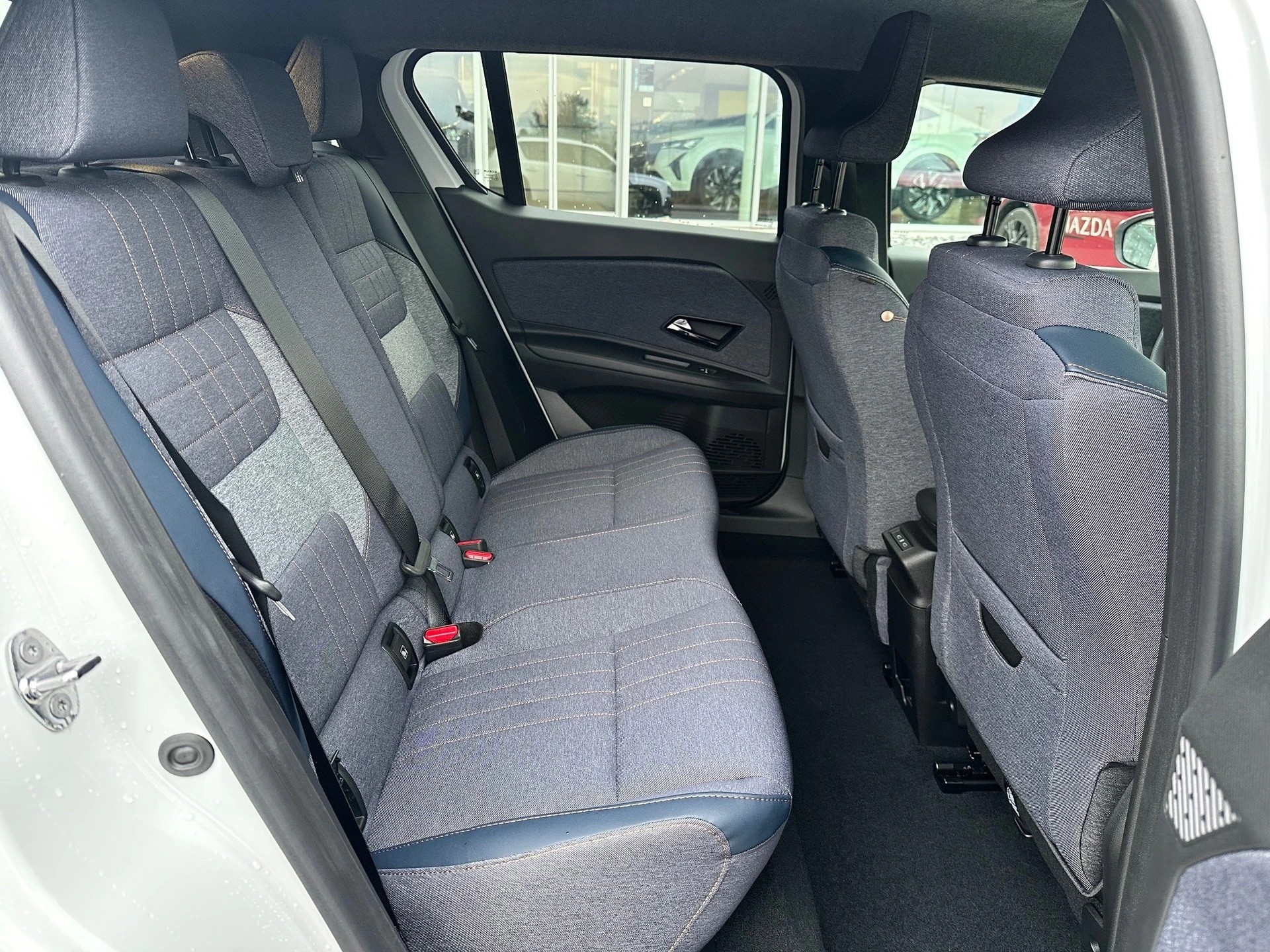RENAULT R4 E-Tech Comfort Range 52 kWh Techno-image-9