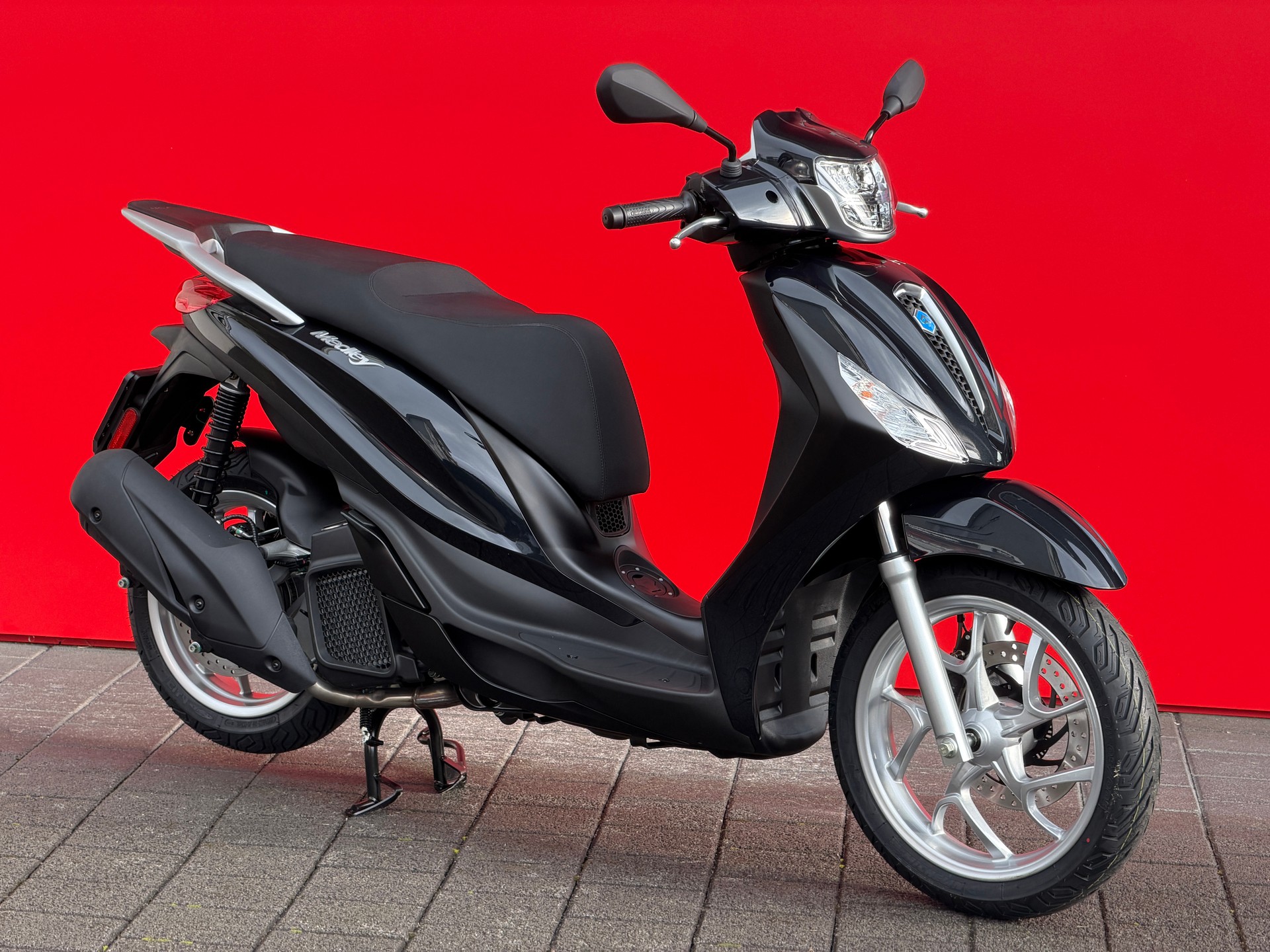 PIAGGIO Medley 200 E5+-showroom-element-1