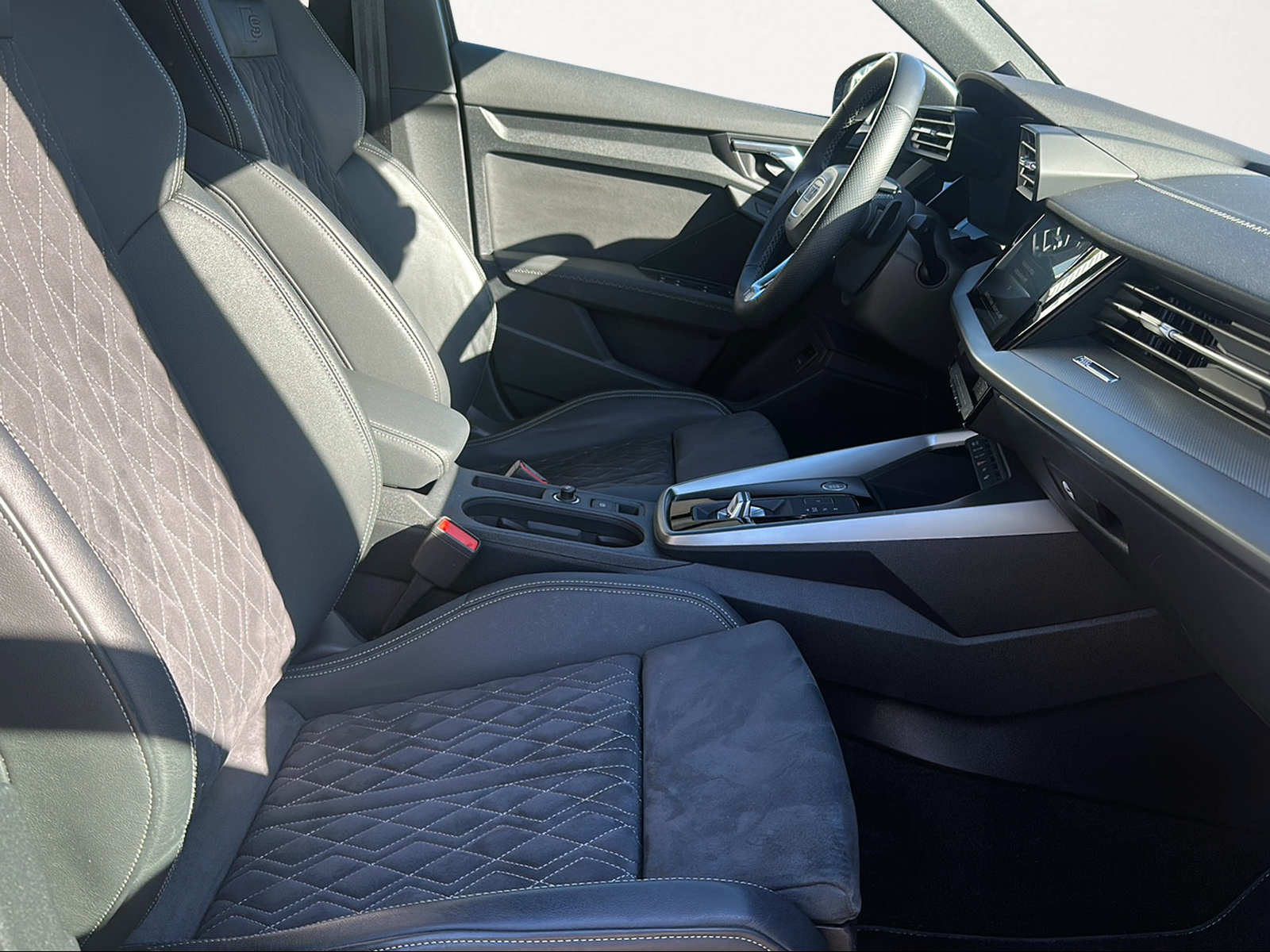 AUDI A3 Sportback 35 TFSI S line Attraction S-tronic-image-8