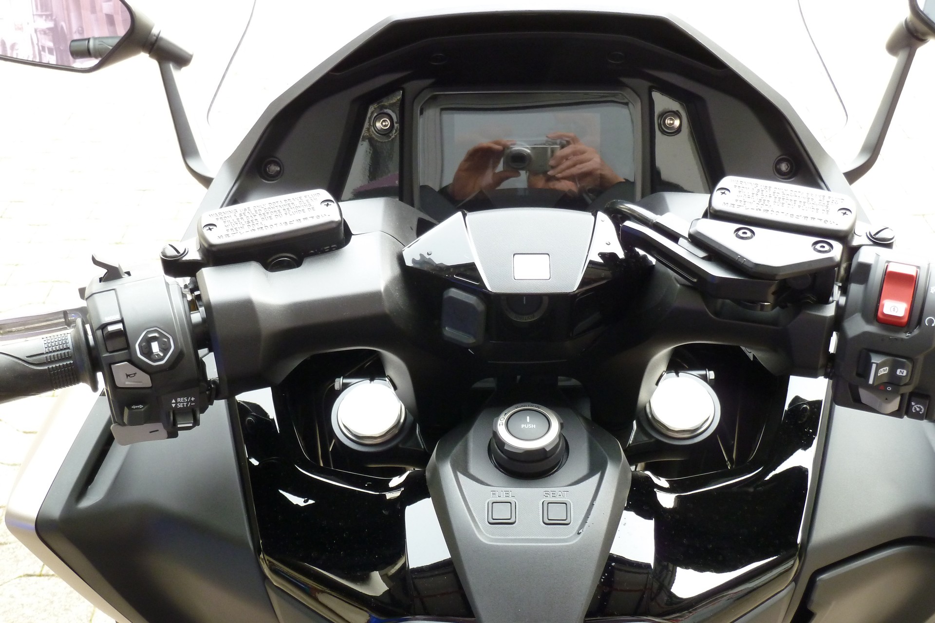 HONDA 750-showroom-element-2