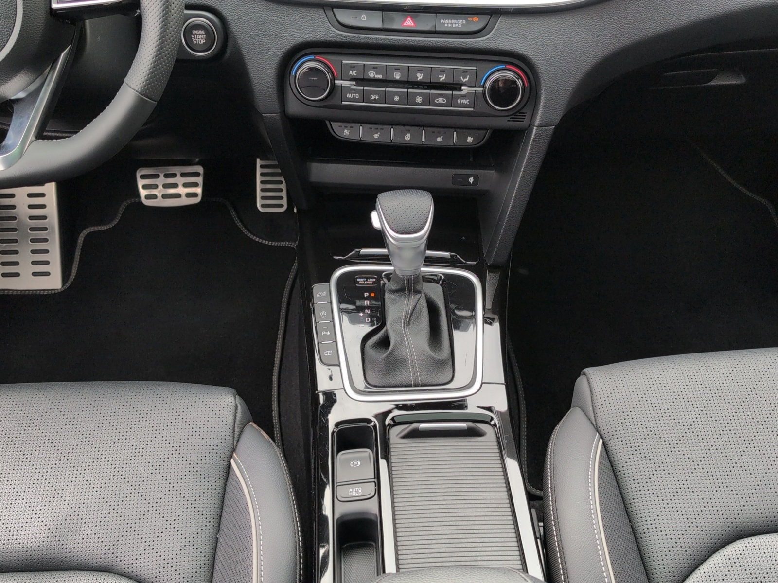 KIA Ceed SW 1.5 T-GDi MHEV GT-Line / Panorama-Glasdach / Lederausstattung / Herstellergarantie bis 2031-image-12