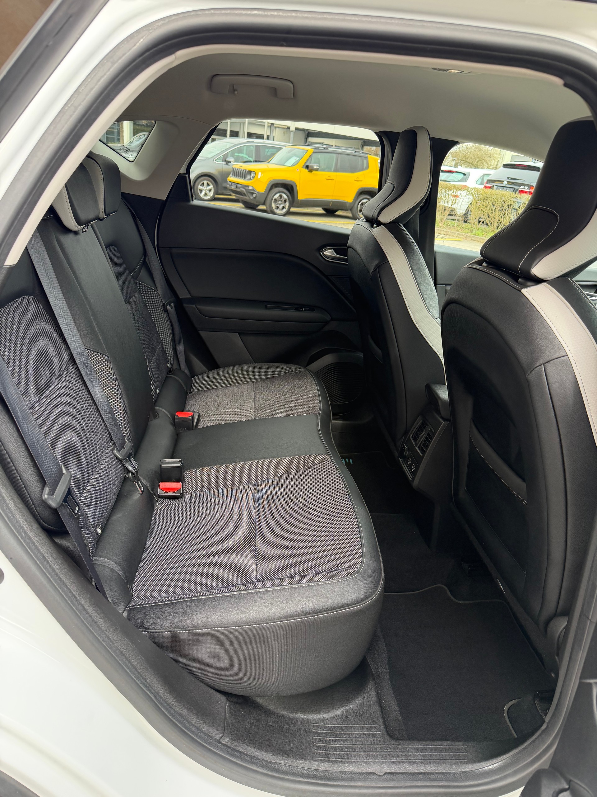 RENAULT Captur 1.3 TCe EDC Intens EDC-image-13