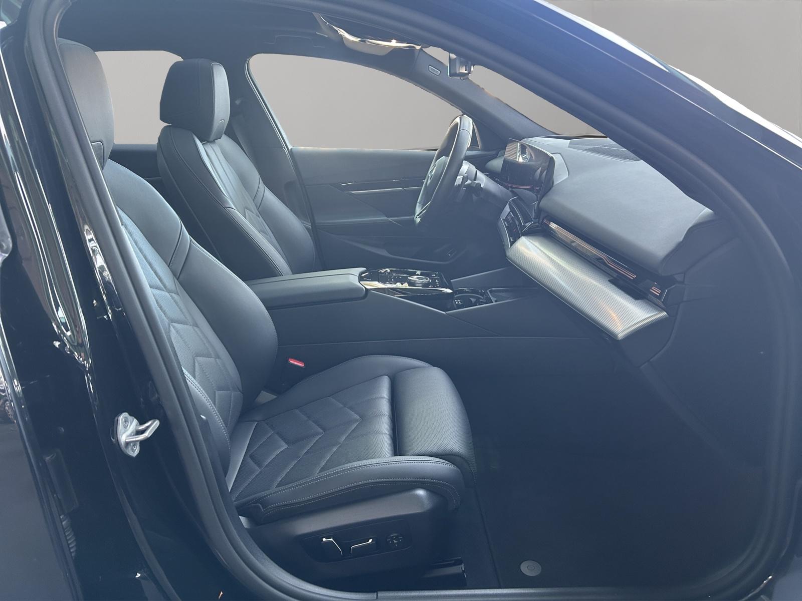 BMW 520d xDrive Touring-image-5