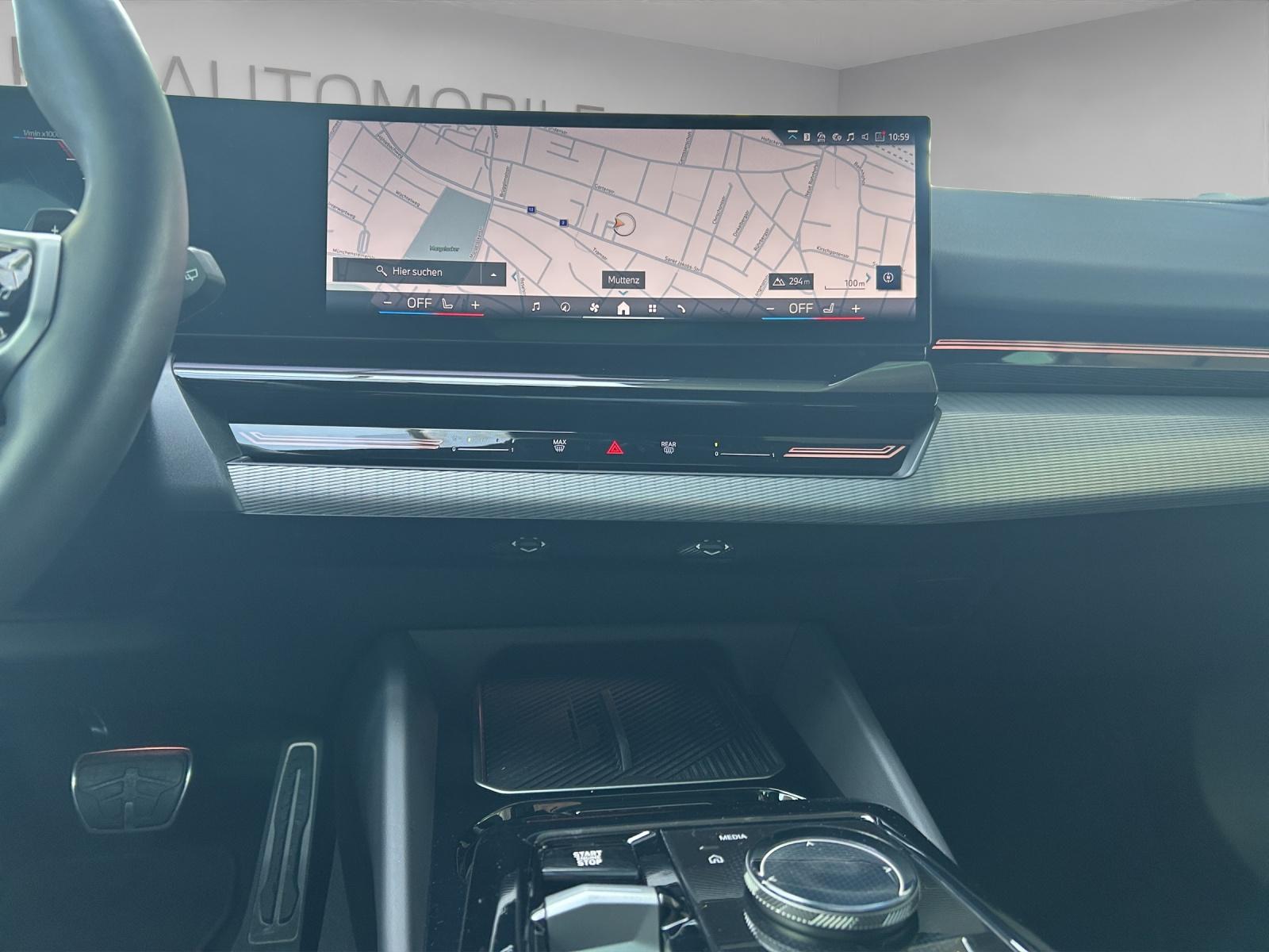 BMW 520d xDrive Touring-image-12