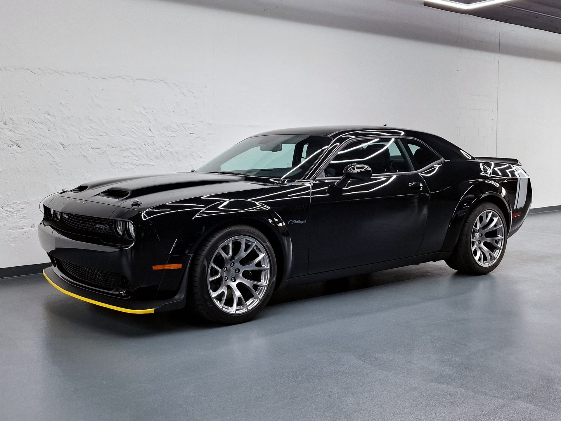 DODGE Challenger SRT HELLCAT "BLACK GHOST"-image-5