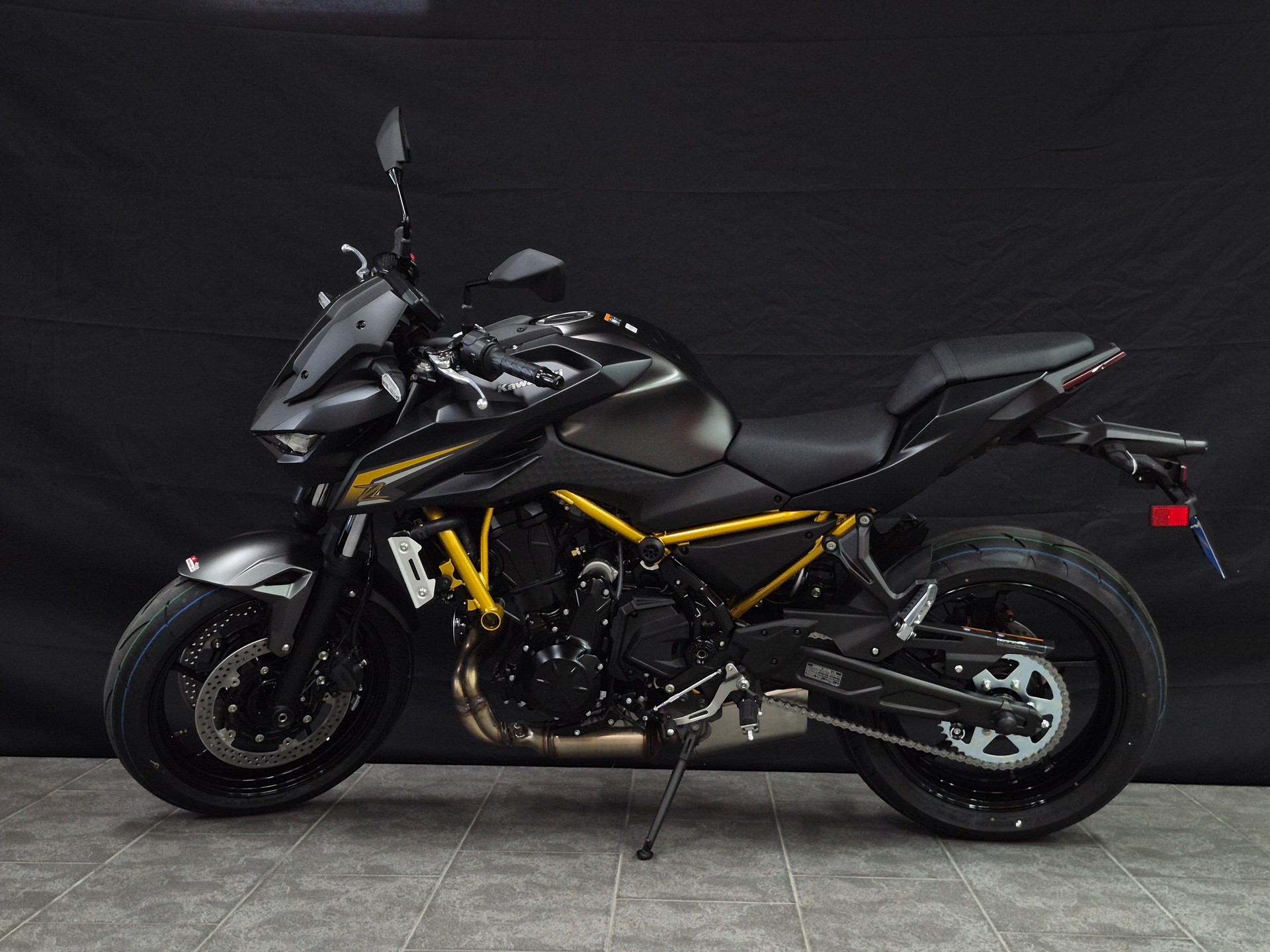 KAWASAKI Z 650 S (35kW)-showroom-element-2
