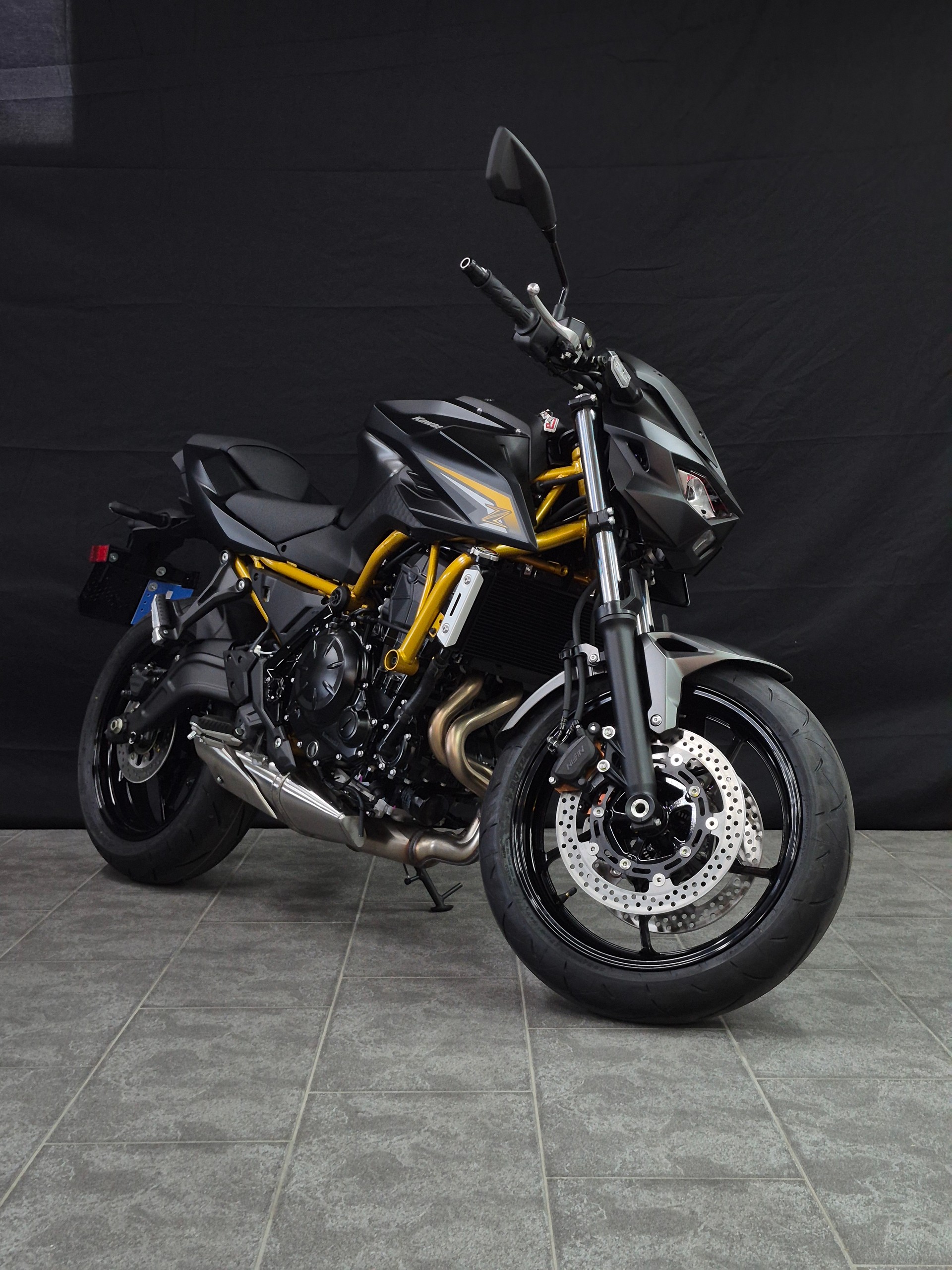 KAWASAKI Z 650 S (35kW)-showroom-element-1