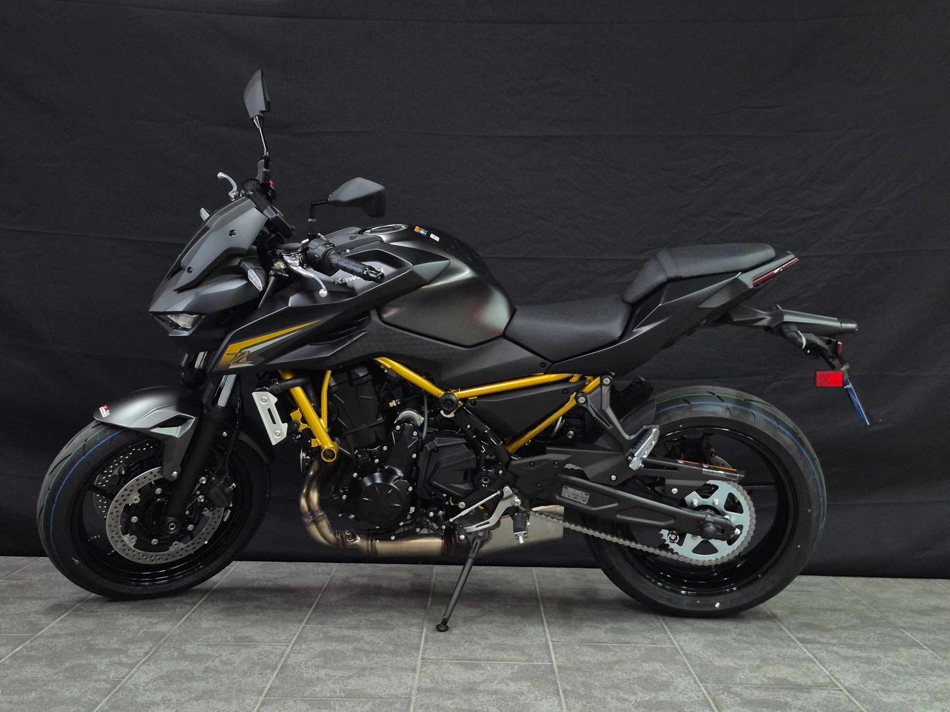 KAWASAKI Z 650 S (35kW)-showroom-element-3