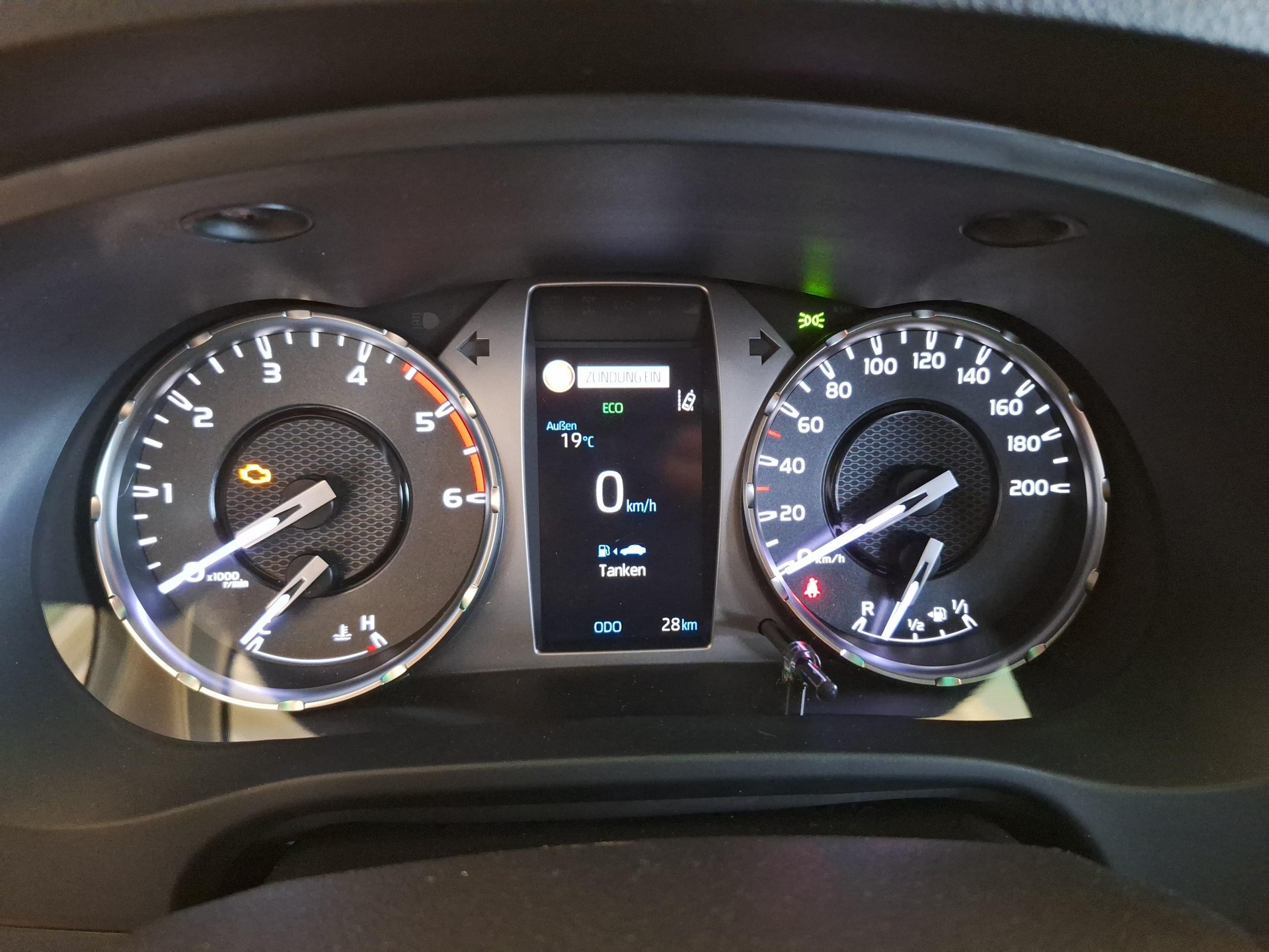 TOYOTA Hilux Double Cab.-Pick-up 2.8 D-4D 204 Style-image-14