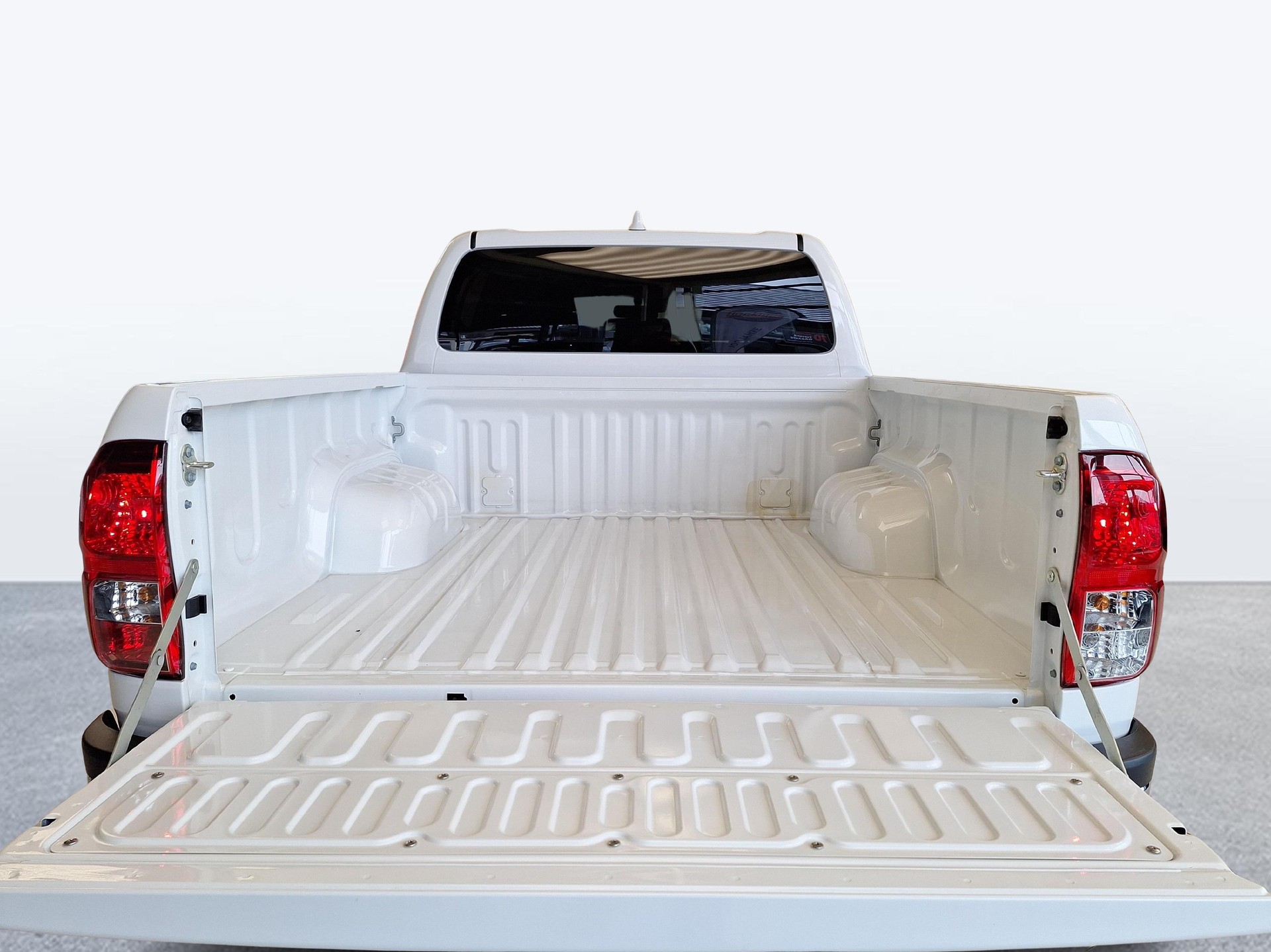 TOYOTA Hilux Double Cab.-Pick-up 2.8 D-4D 204 Style-image-10