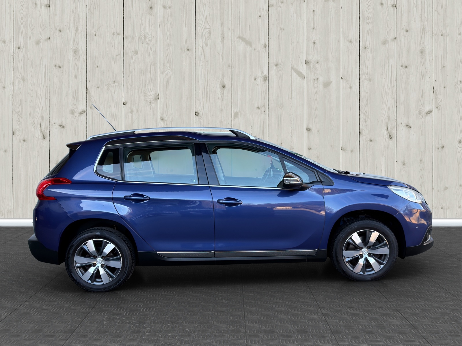 PEUGEOT 2008 1.2 PureTech Allure-image-7