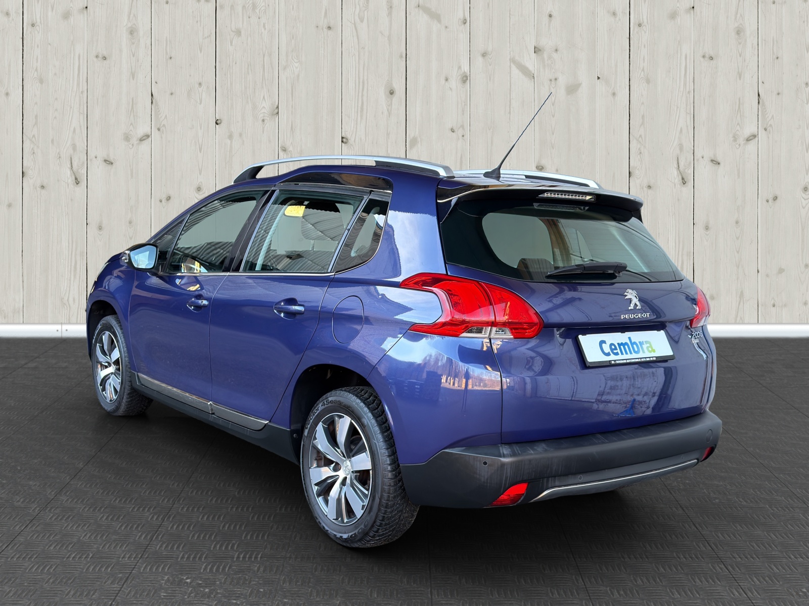 PEUGEOT 2008 1.2 PureTech Allure-image-6
