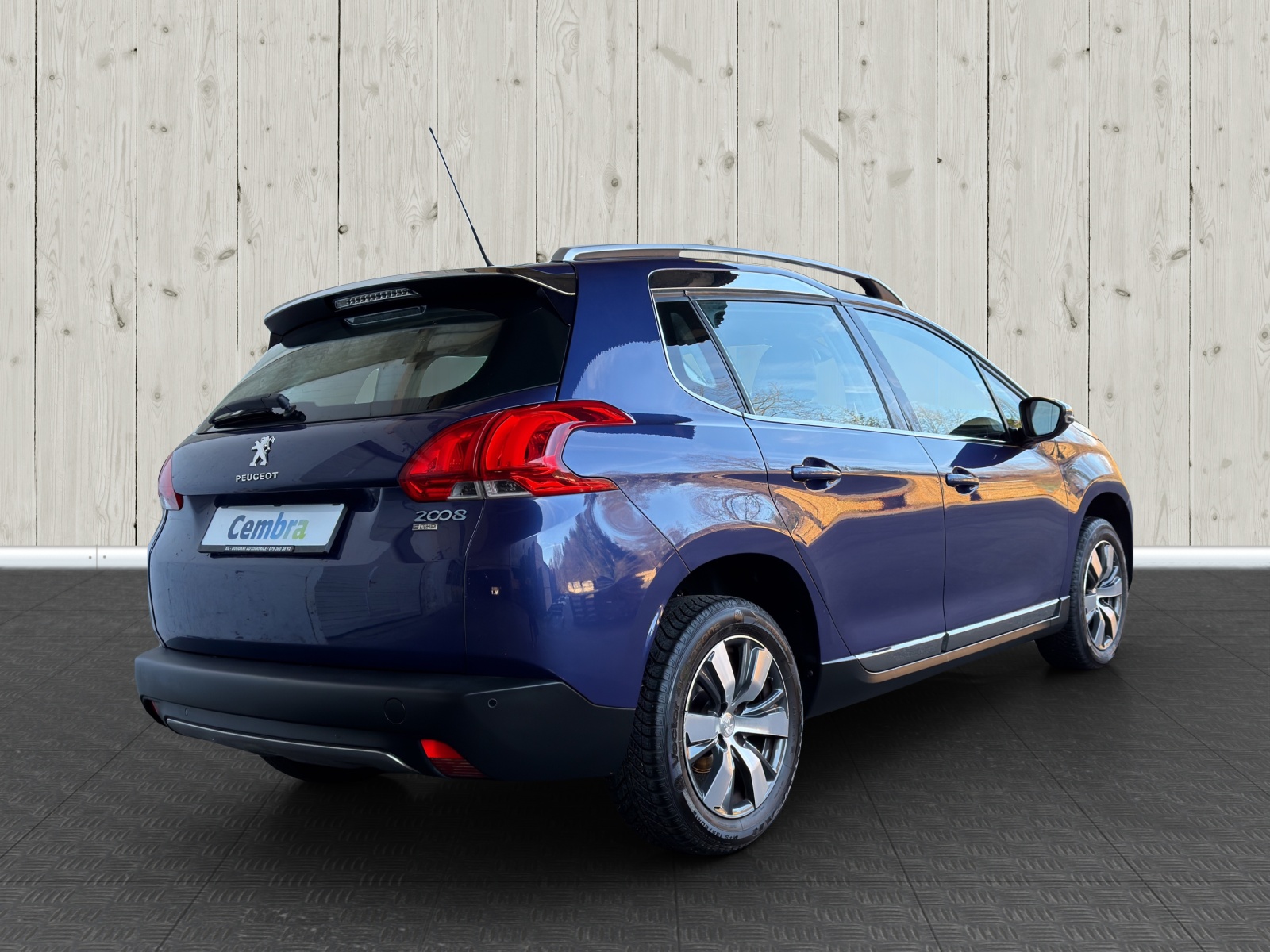 PEUGEOT 2008 1.2 PureTech Allure-image-4