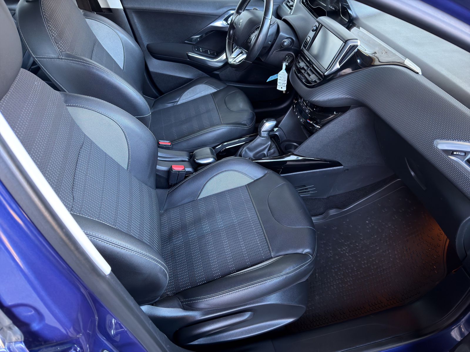 PEUGEOT 2008 1.2 PureTech Allure-image-11