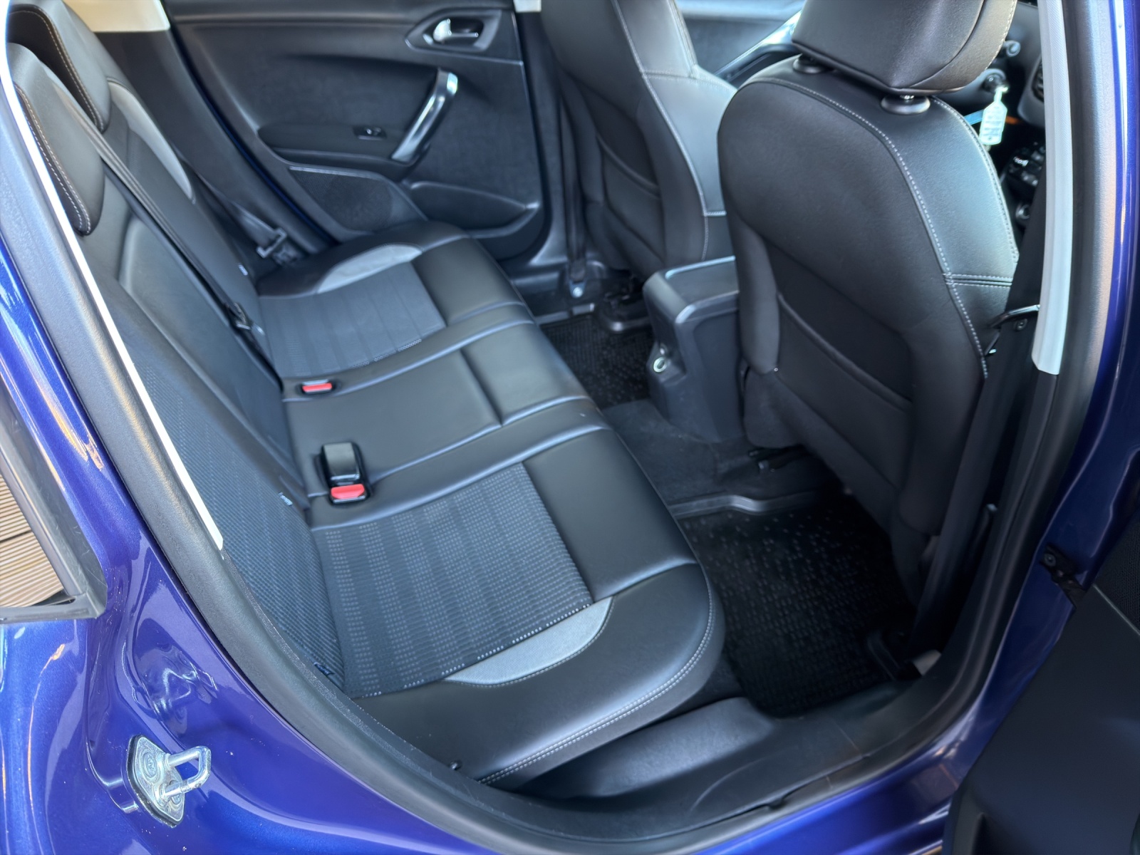 PEUGEOT 2008 1.2 PureTech Allure-image-12