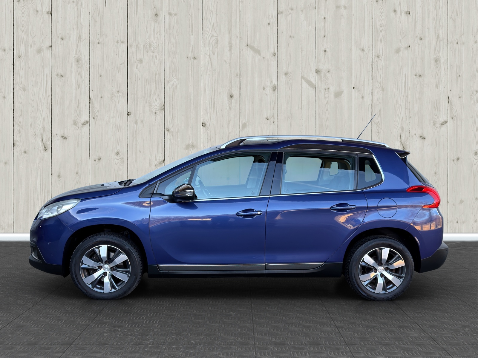 PEUGEOT 2008 1.2 PureTech Allure-image-3