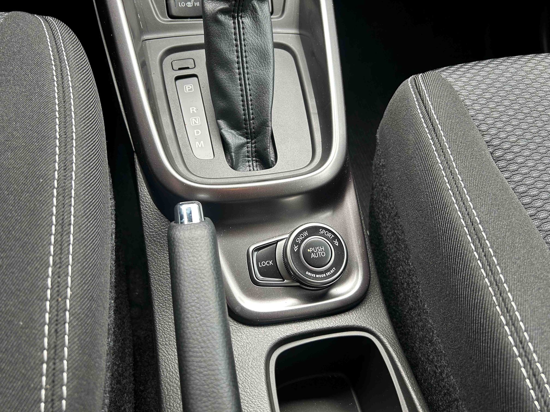 SUZUKI Vitara 1.4 Boosterjet Compact + Hybrid Automat 4x4-image-4