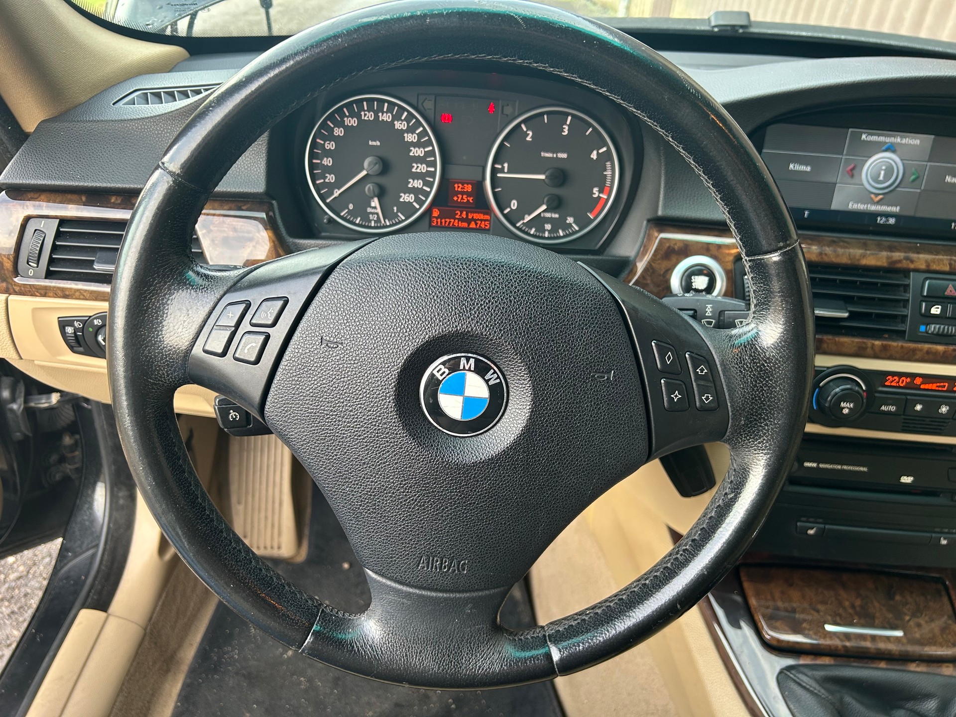 BMW BMW 320 Diesel-image-7