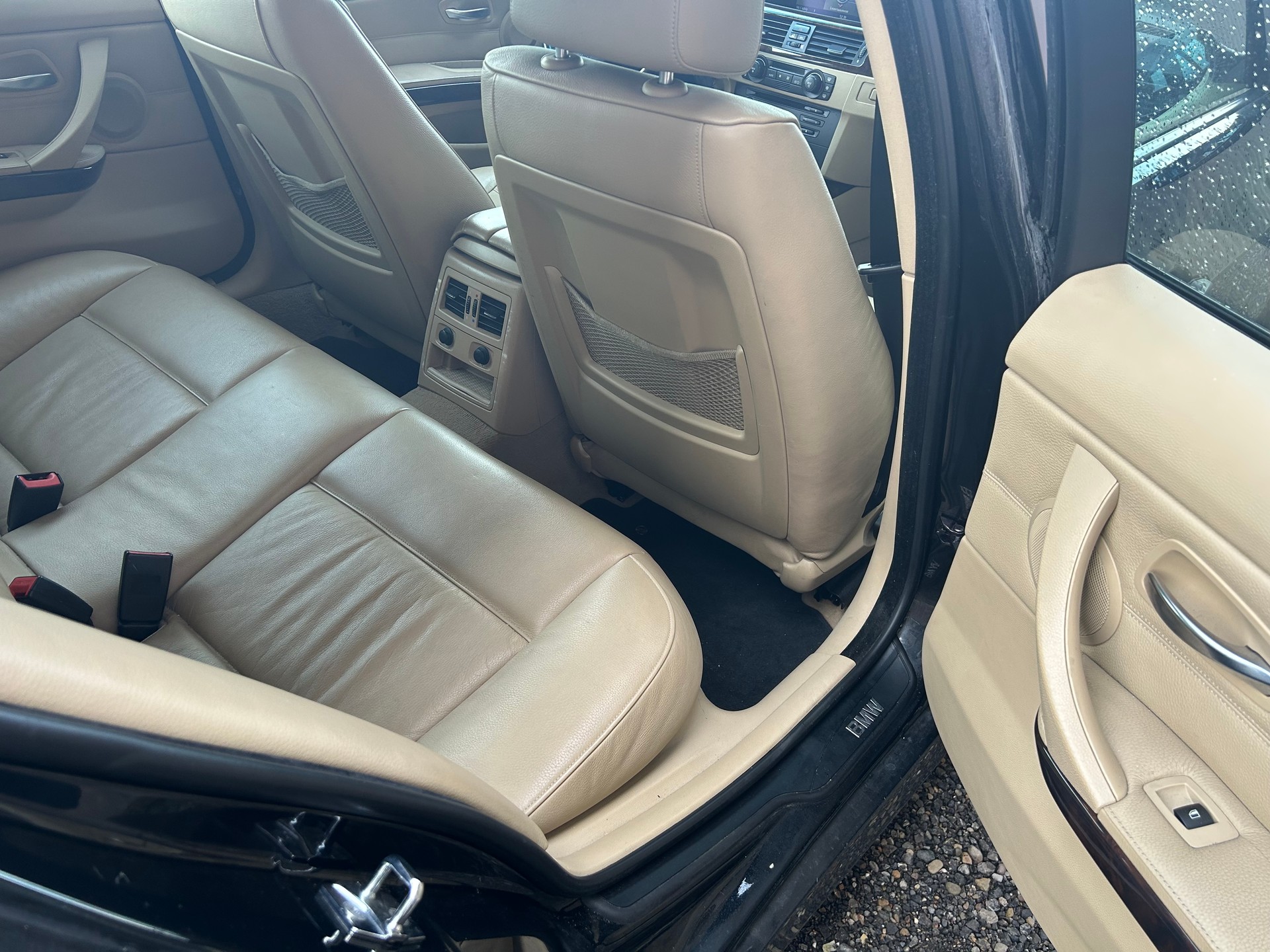BMW BMW 320 Diesel-image-15