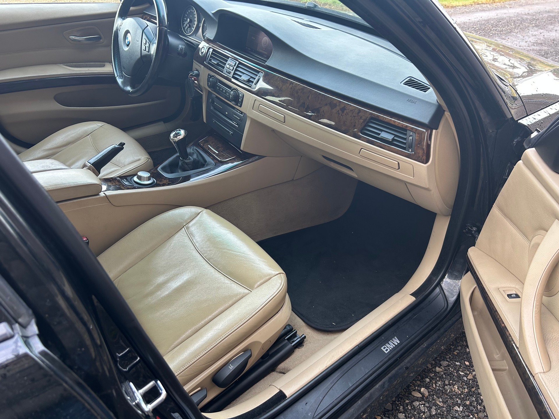 BMW BMW 320 Diesel-image-13