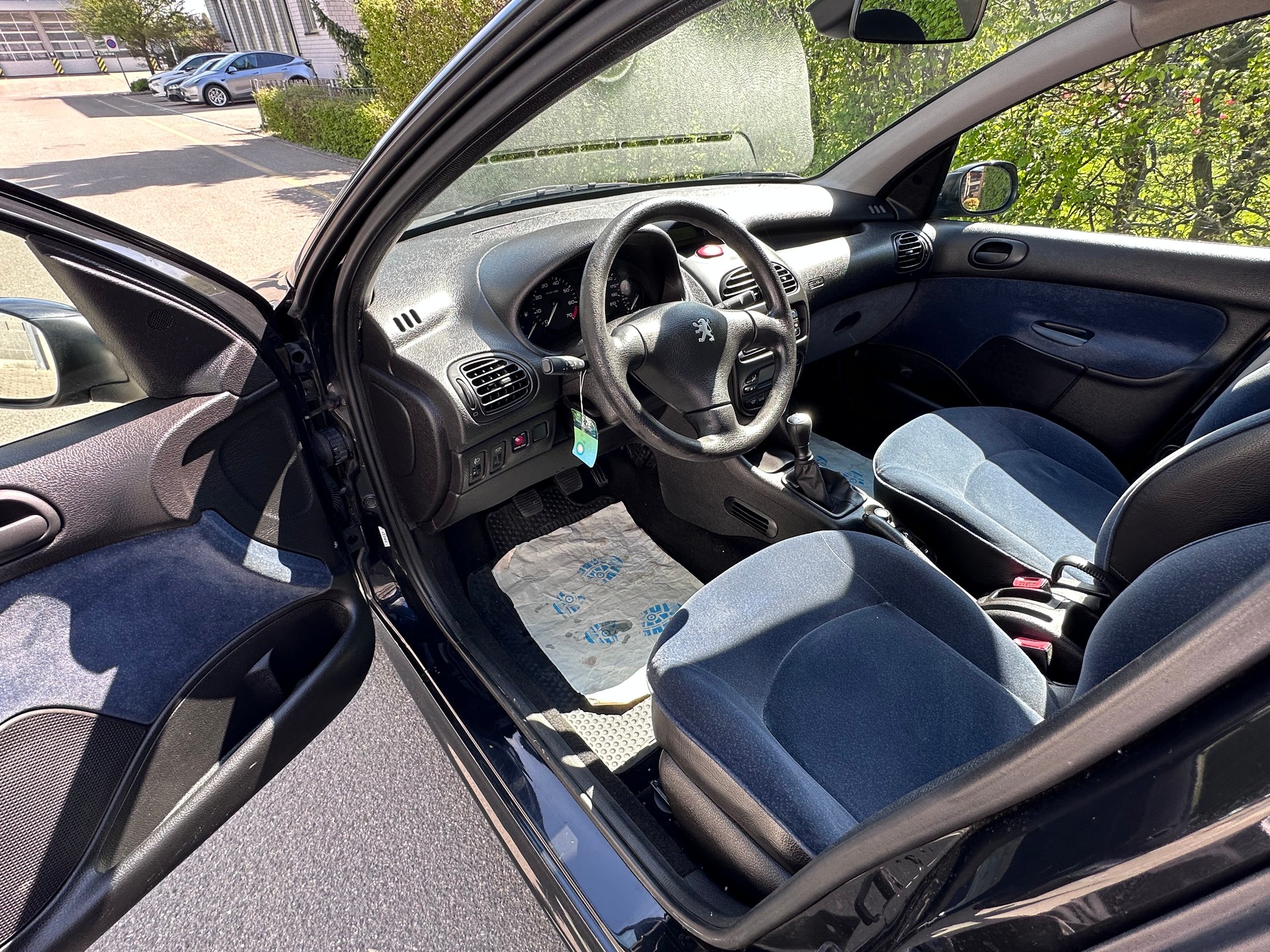 PEUGEOT 206 1.6 XT Premium-image-6