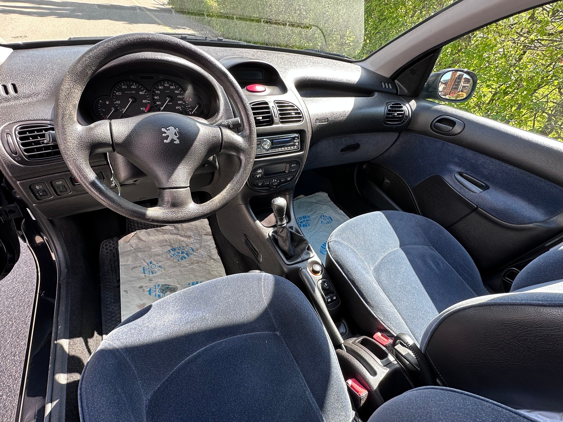 PEUGEOT 206 1.6 XT Premium-image-11
