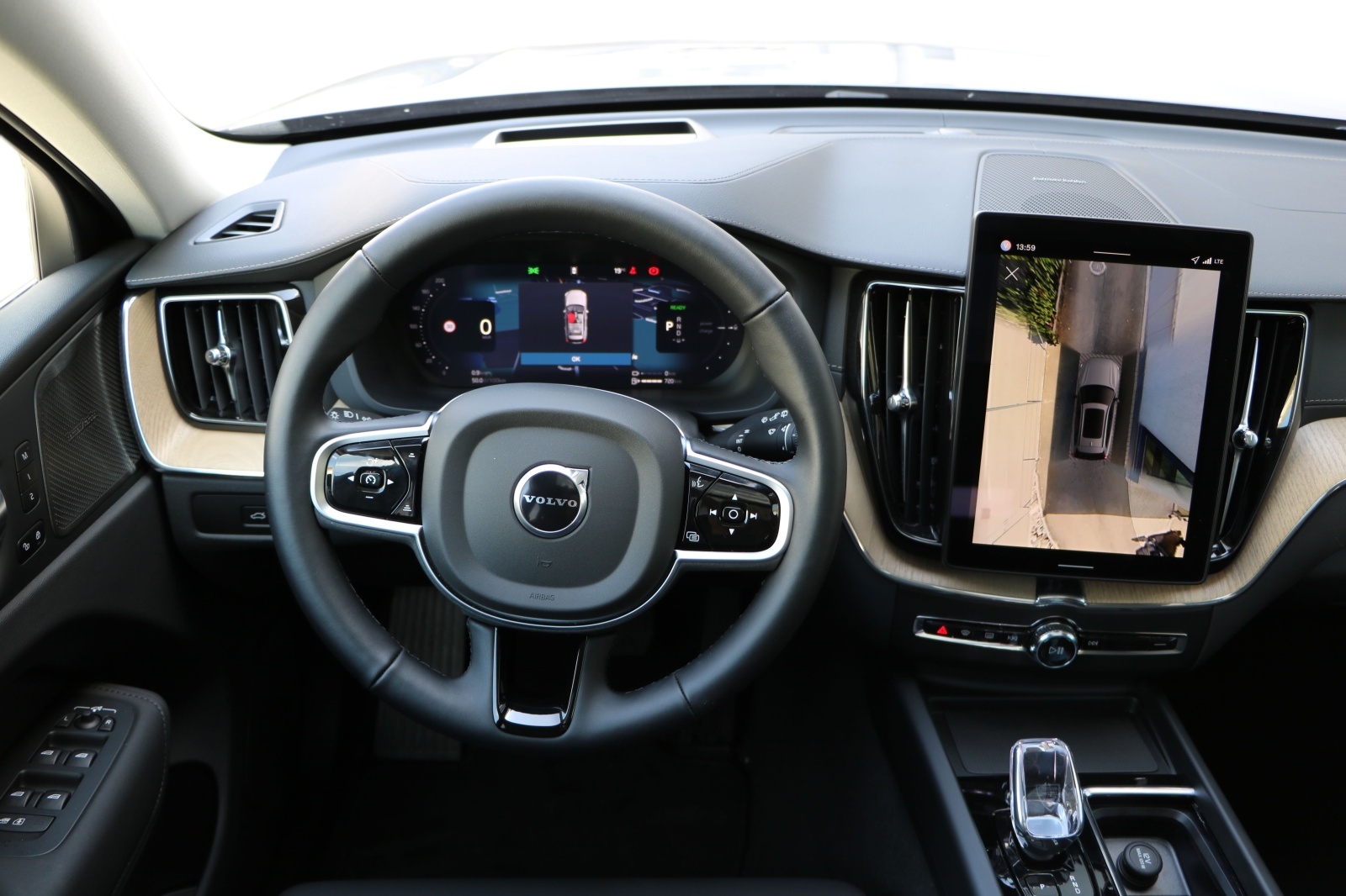 VOLVO XC60 T8 eAWD PluginHybrid Ultra Bright Geartronic-image-9