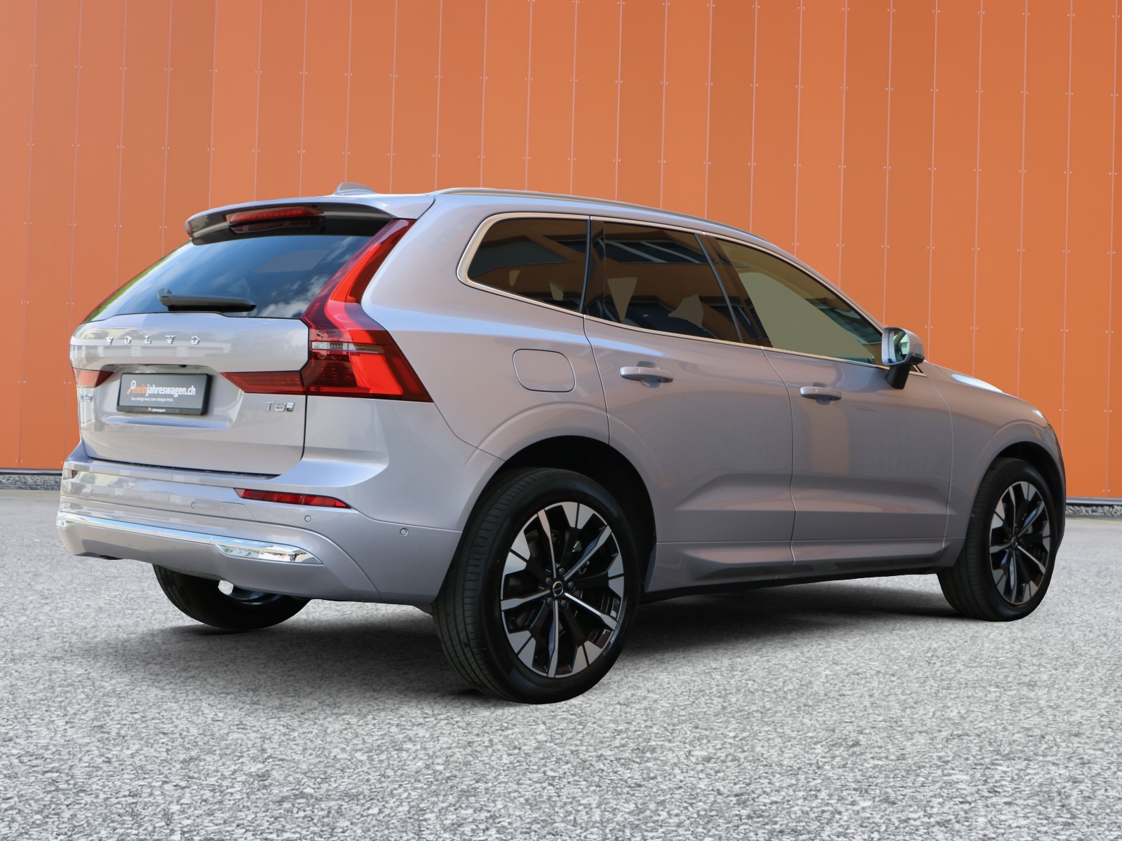 VOLVO XC60 T8 eAWD PluginHybrid Ultra Bright Geartronic-showroom-element-1