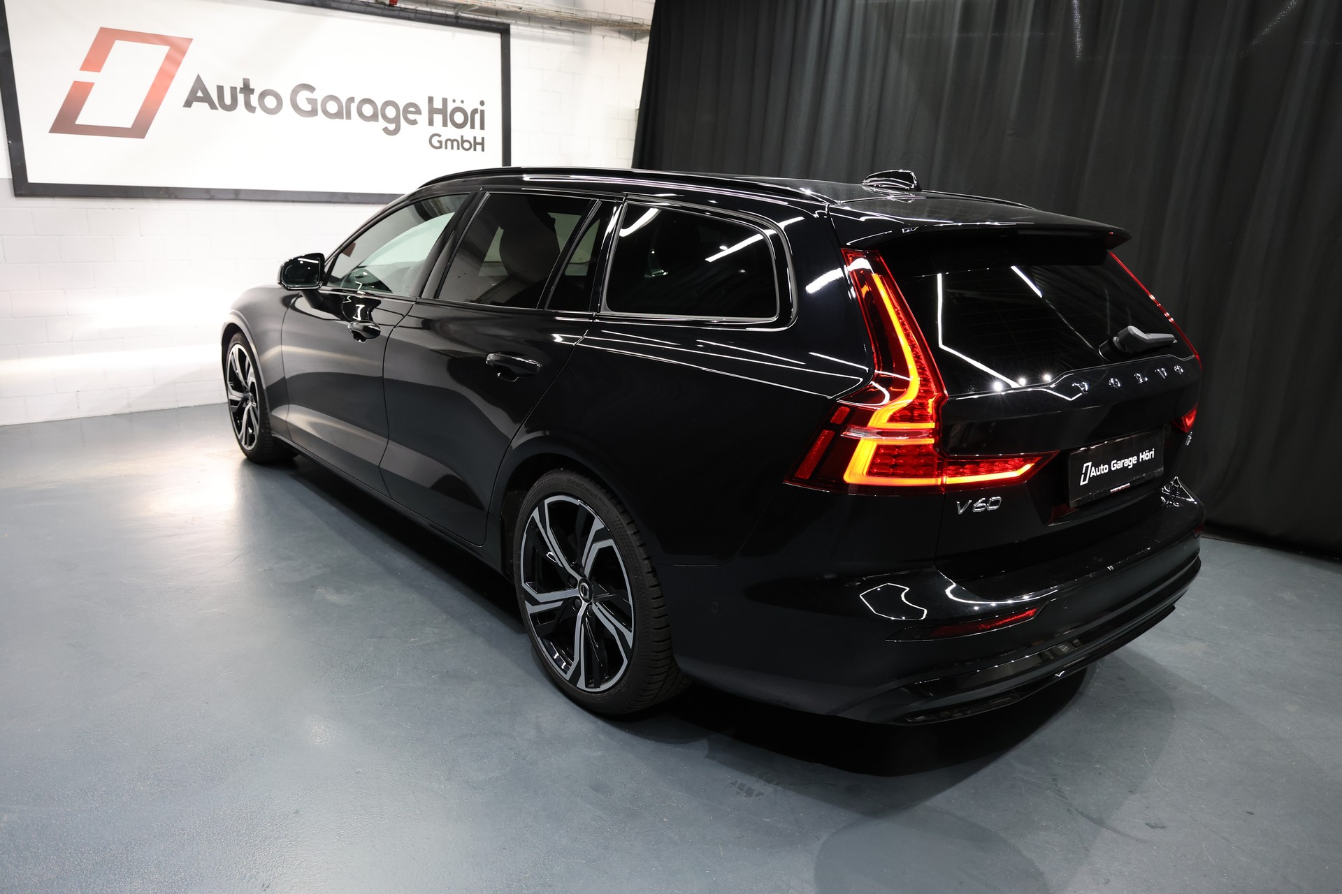 VOLVO V60 B4 Benzin Mild Hybrid Ultimate Dark DCT-image-17