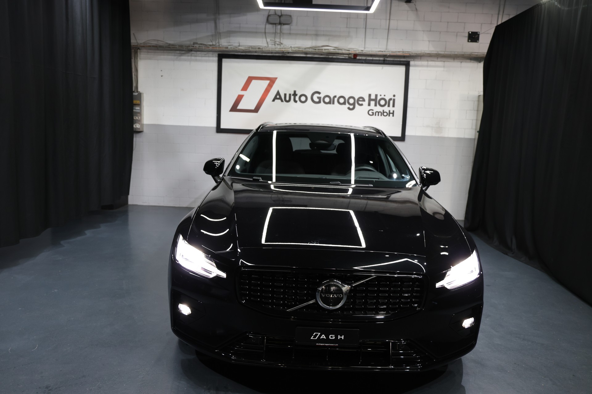 VOLVO V60 B4 Benzin Mild Hybrid Ultimate Dark DCT-image-7