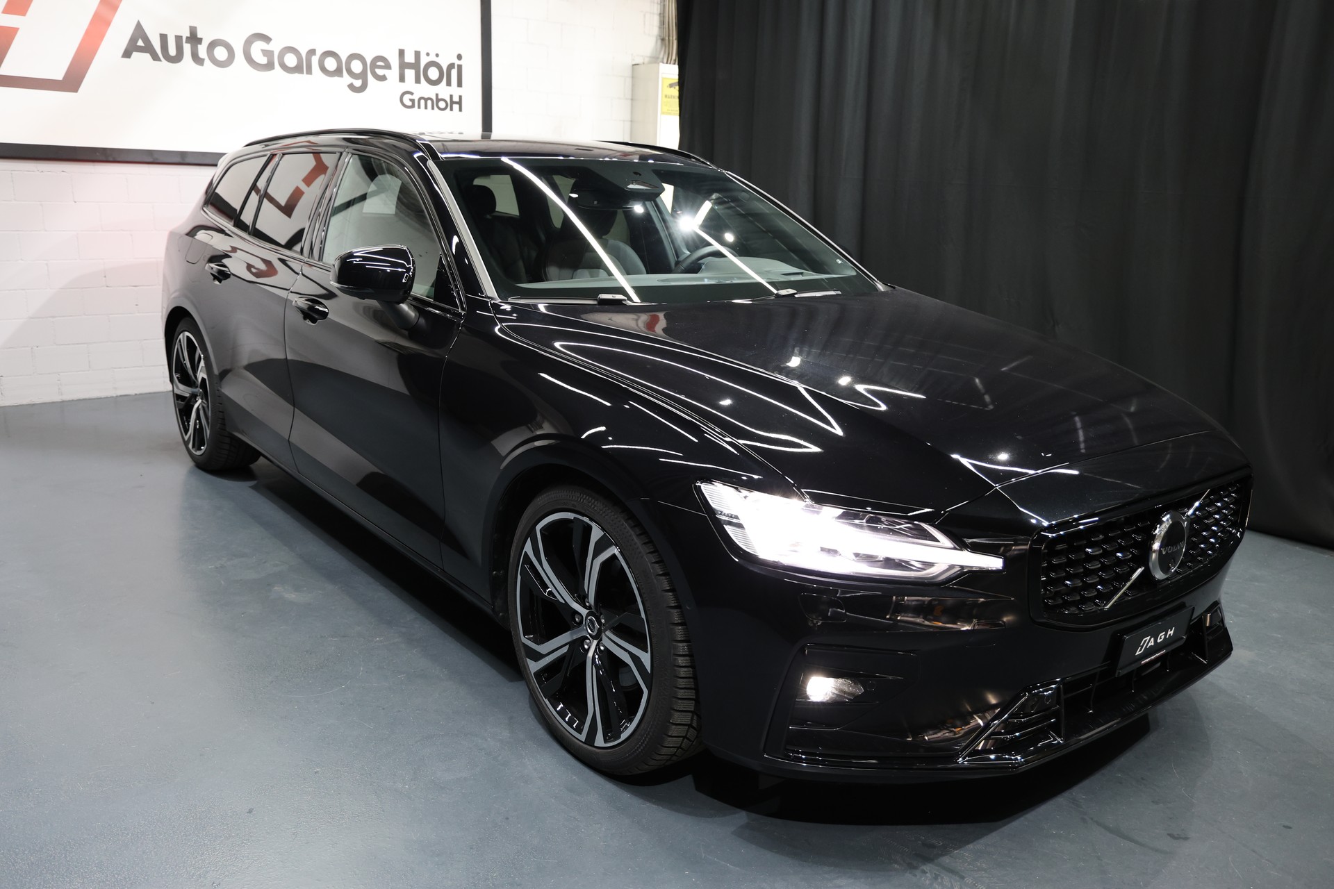 VOLVO V60 B4 Benzin Mild Hybrid Ultimate Dark DCT-image-8