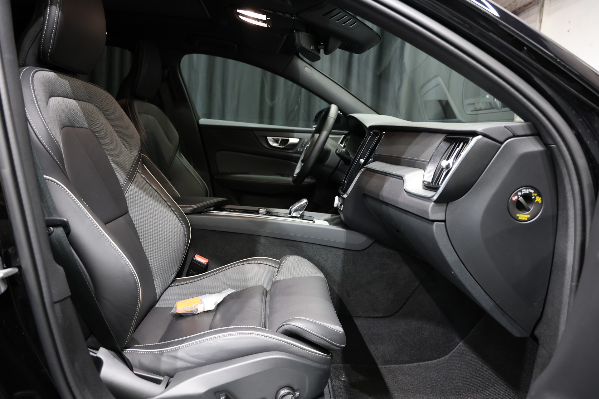 VOLVO V60 B4 Benzin Mild Hybrid Ultimate Dark DCT-image-15