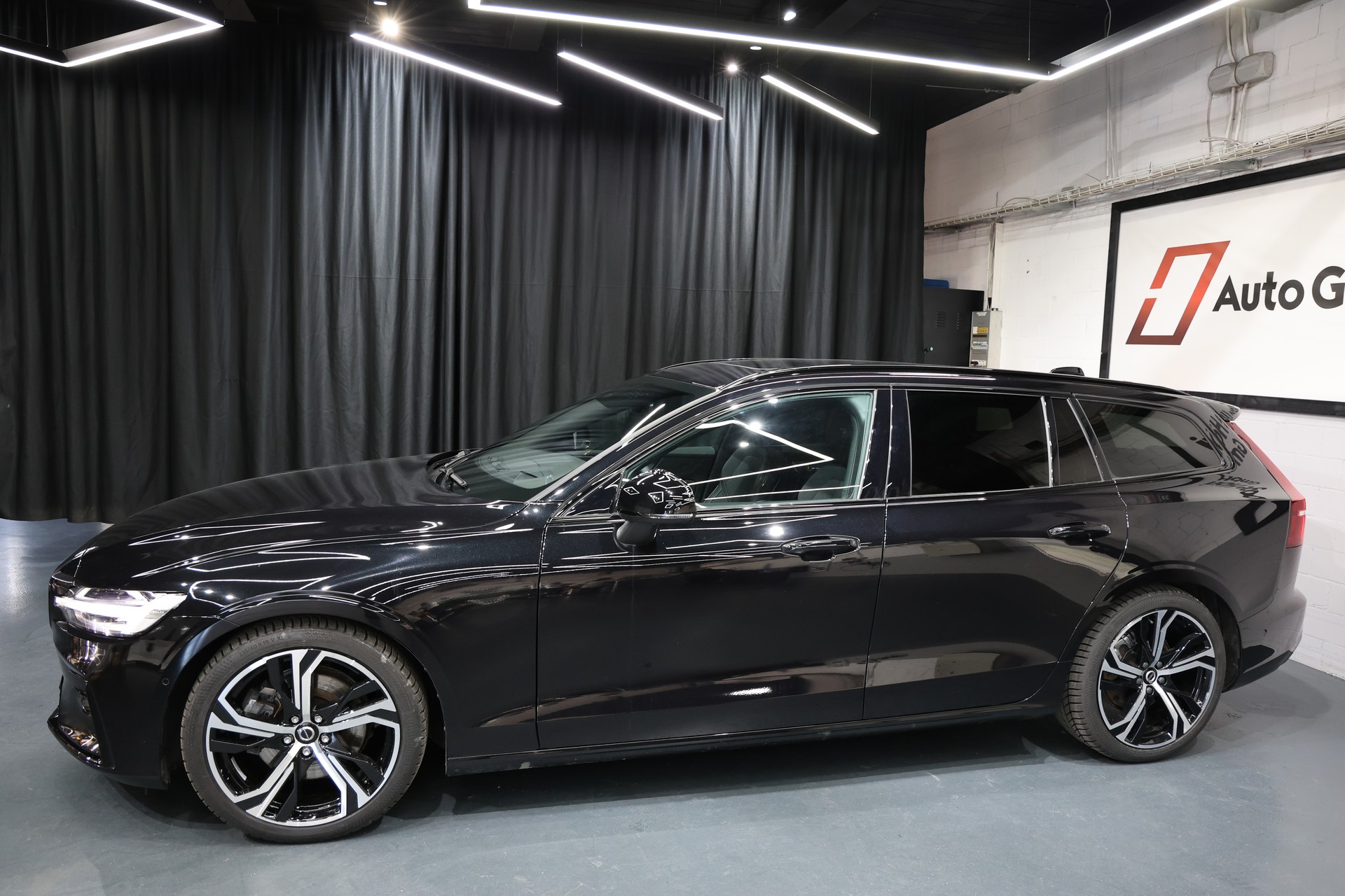 VOLVO V60 B4 Benzin Mild Hybrid Ultimate Dark DCT-image-5