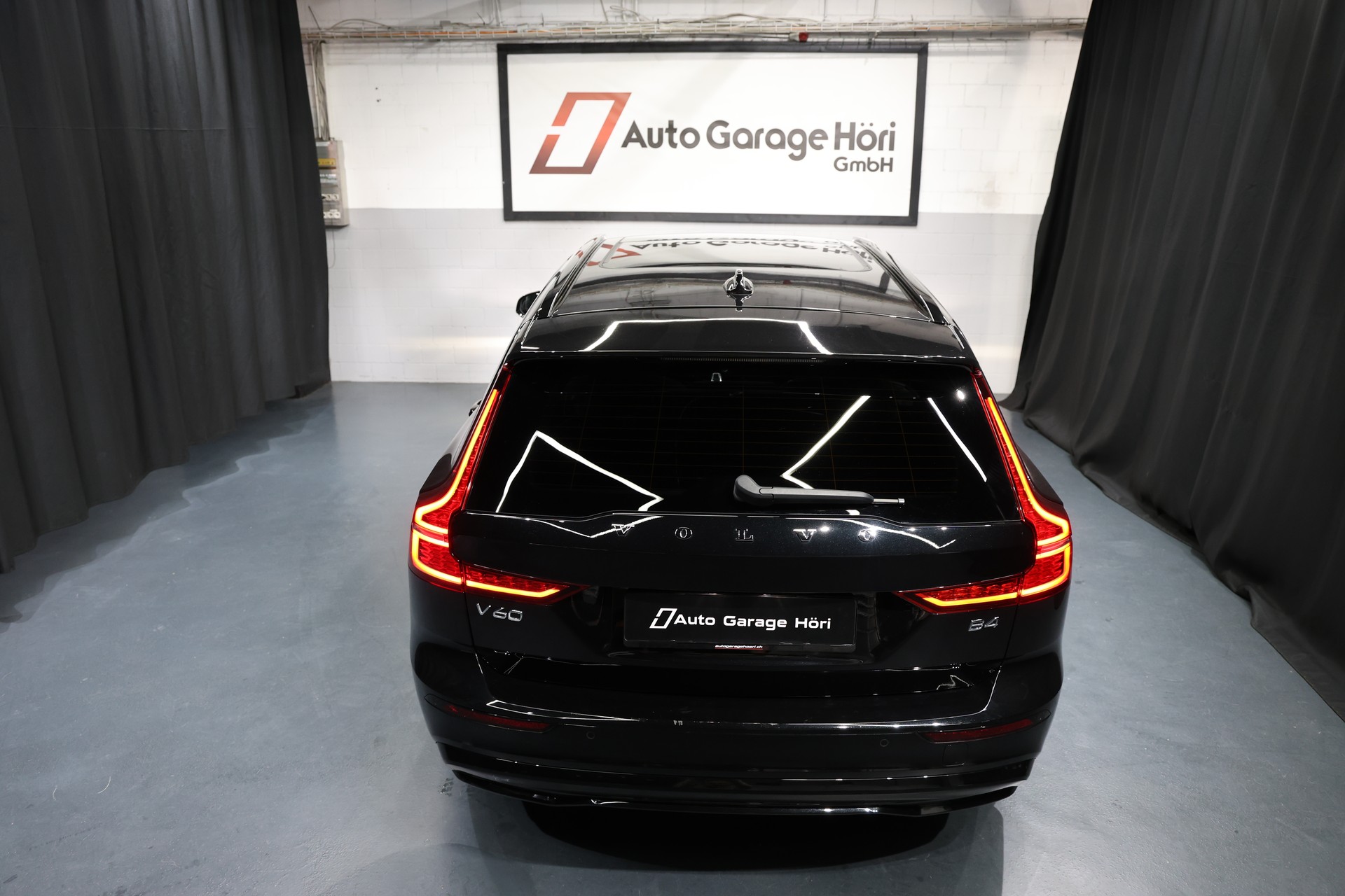 VOLVO V60 B4 Benzin Mild Hybrid Ultimate Dark DCT-image-16