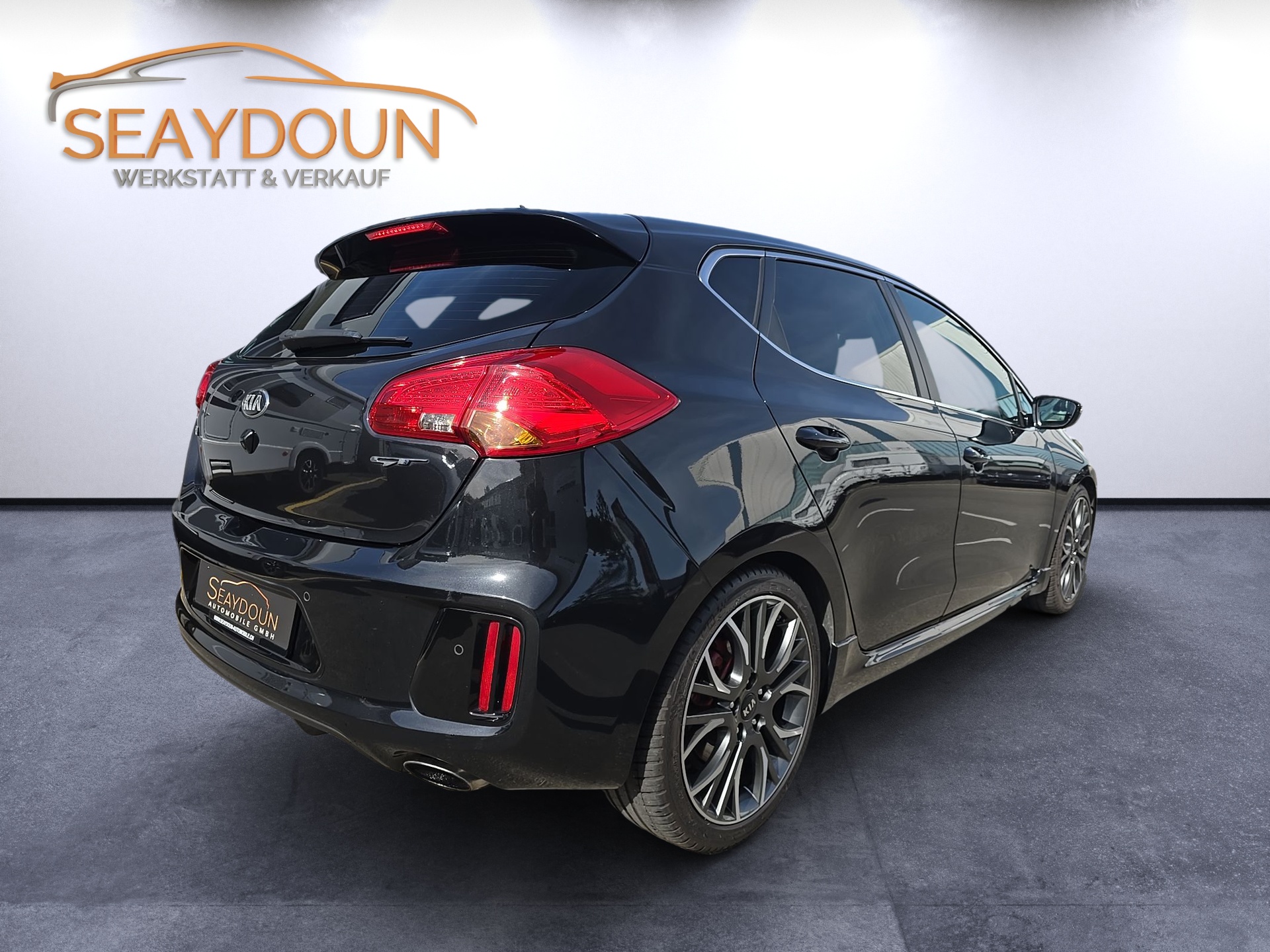 KIA CEED-showroom-element-3