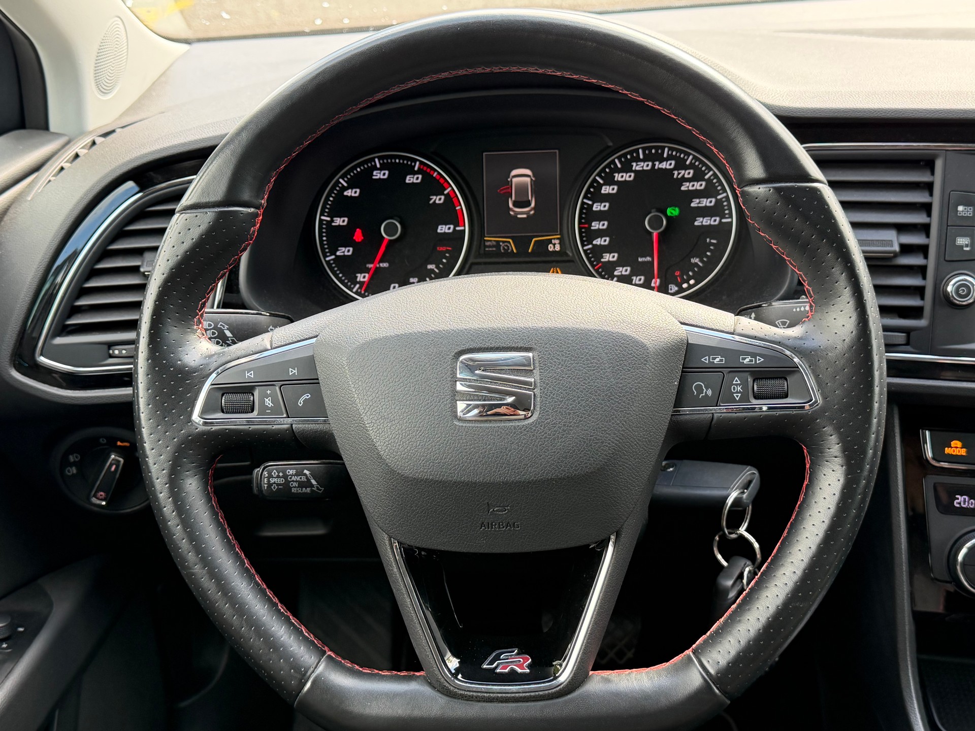 SEAT Leon ST 1.8 TSI FR DSG-image-11
