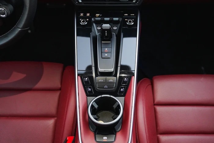 PORSCHE 911 Turbo S Cabriolet PDK-image-12