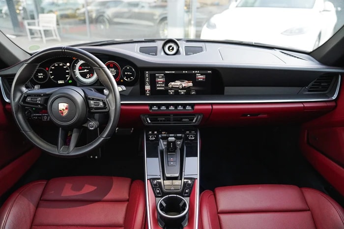 PORSCHE 911 Turbo S Cabriolet PDK-image-9