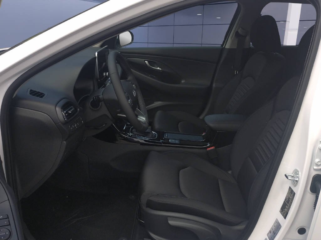 HYUNDAI i30 Wagon 1.5 T-GDi Amplia-image-9