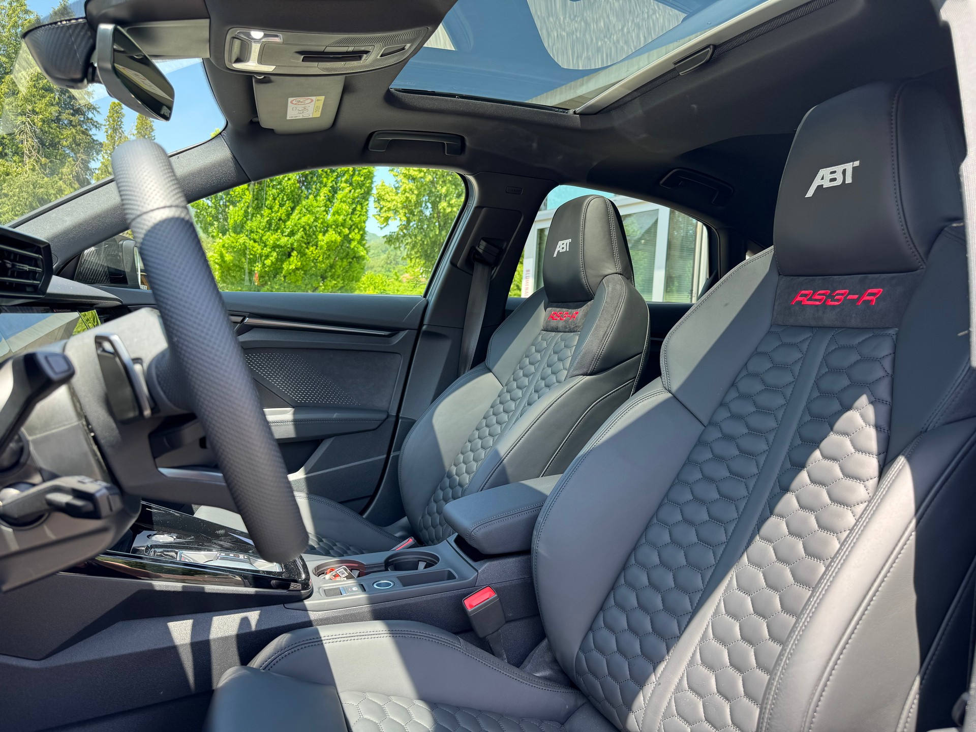 AUDI RS3-R ABT Limousine 2.5 TSI quattro Limited Edition 1 of 125 / 510PS / ABT Schmiedefelgen / ABT Abgasanlage / ABT Aerodynamik-image-10