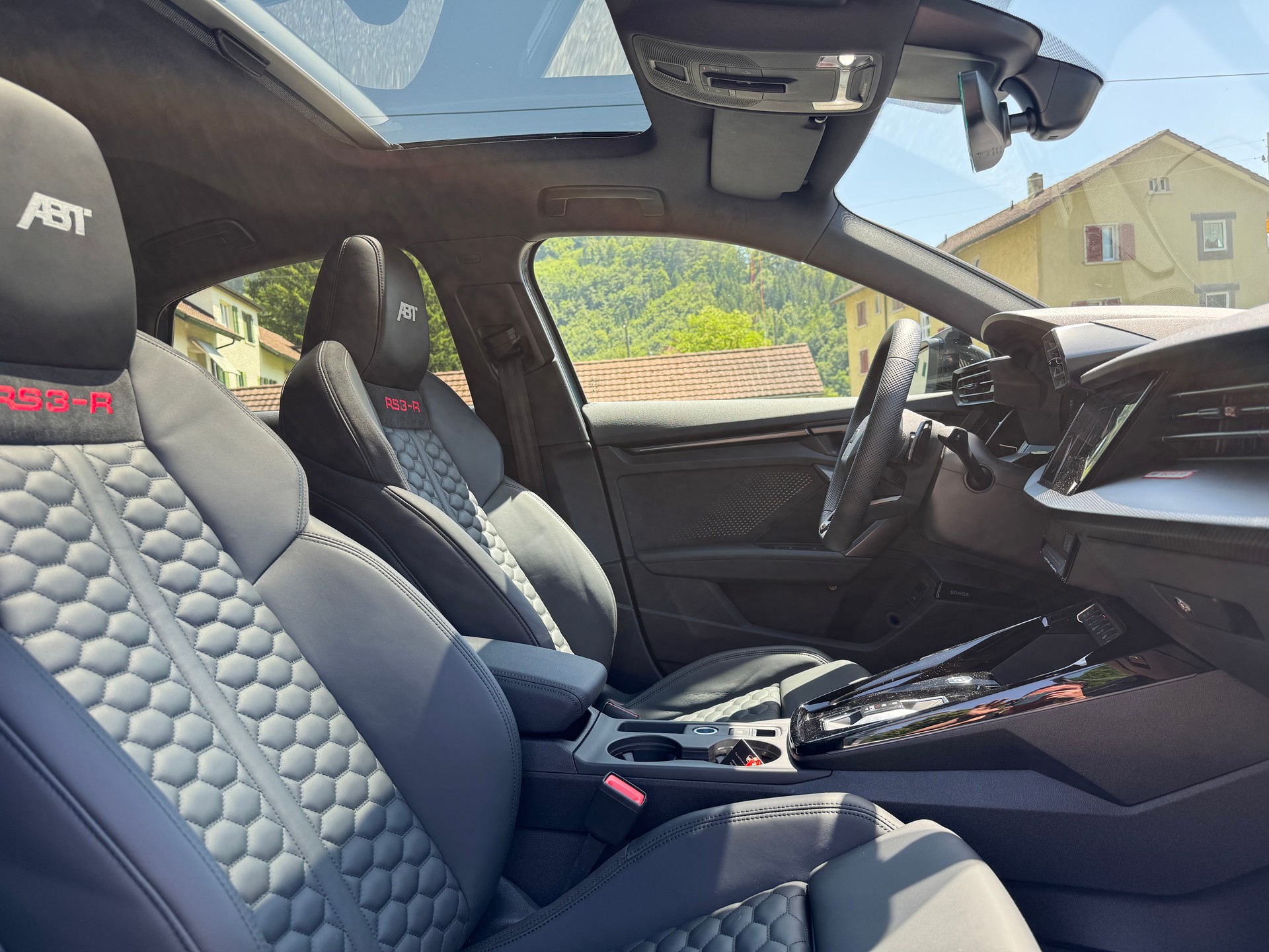 AUDI RS3-R ABT Limousine 2.5 TSI quattro Limited Edition 1 of 125 / 510PS / ABT Schmiedefelgen / ABT Abgasanlage / ABT Aerodynamik-image-11