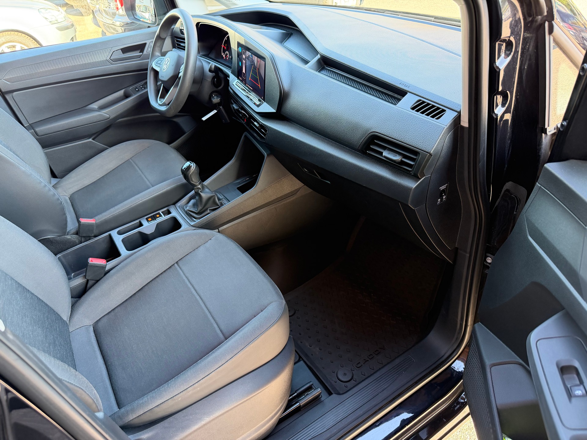 VW Caddy Cargo 2.0TDI Maxi 4Motion-image-3