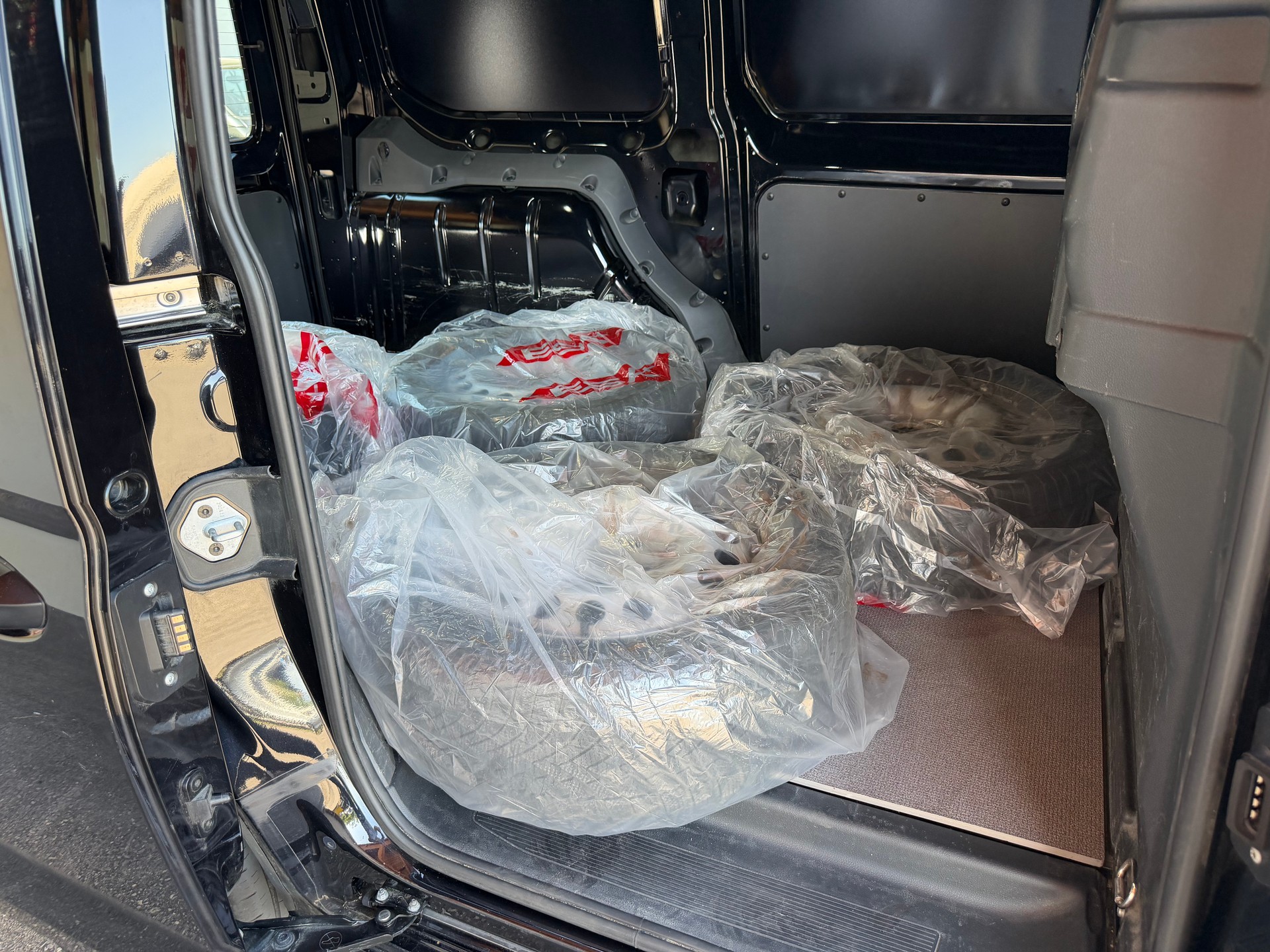VW Caddy Cargo 2.0TDI Maxi 4Motion-image-4
