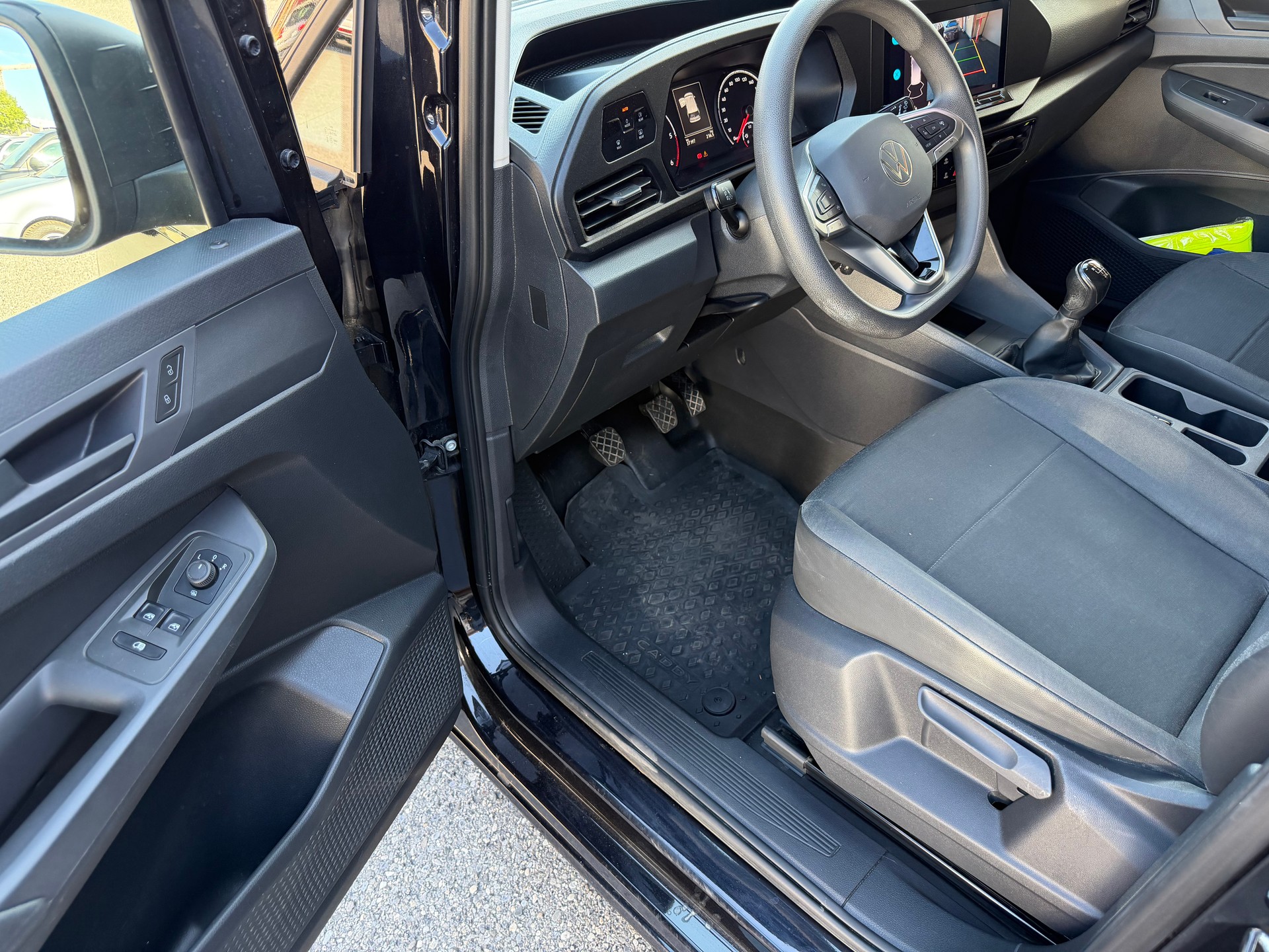 VW Caddy Cargo 2.0TDI Maxi 4Motion-image-12