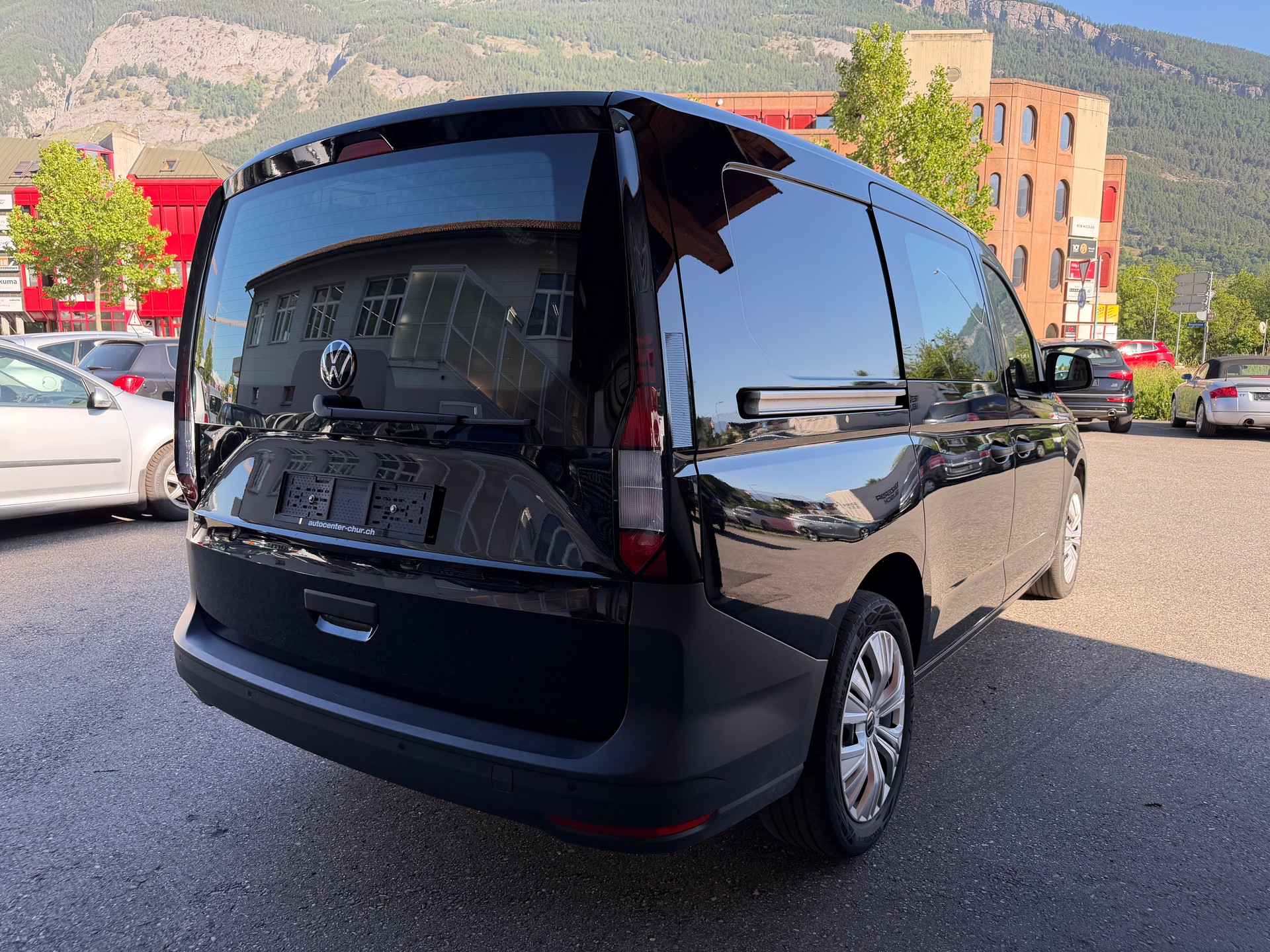 VW Caddy Cargo 2.0TDI Maxi 4Motion-image-6